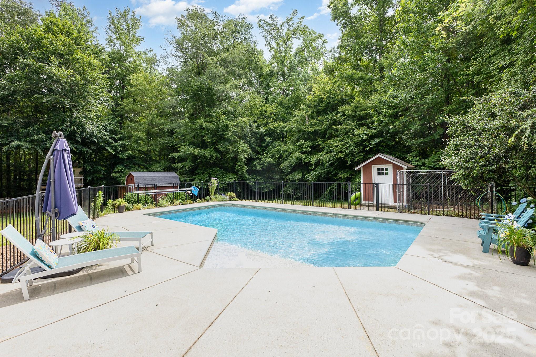 8121 Cane Pointe Lane Property Photo 2