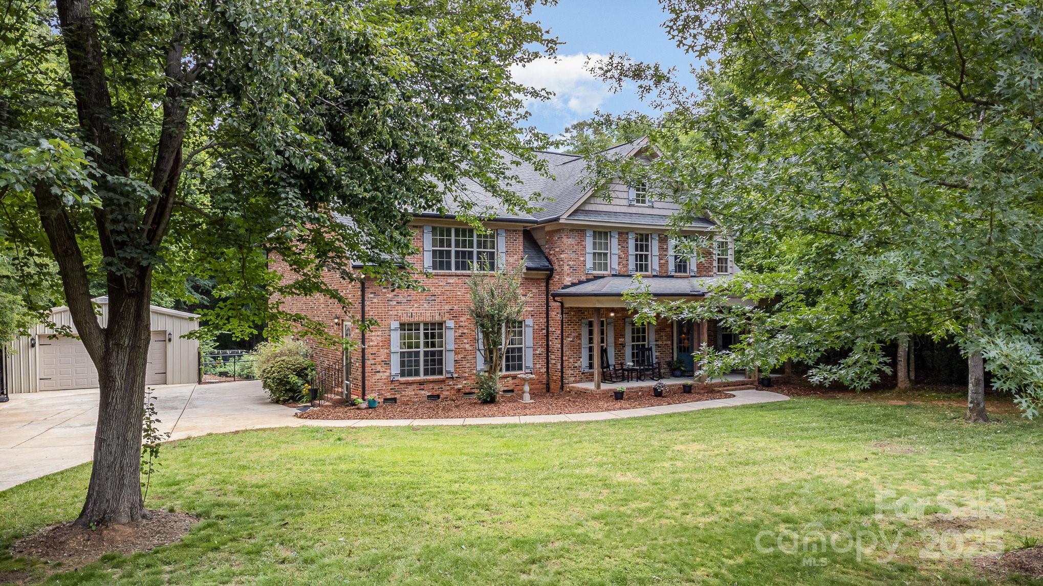 8121 Cane Pointe Lane Property Photo 3