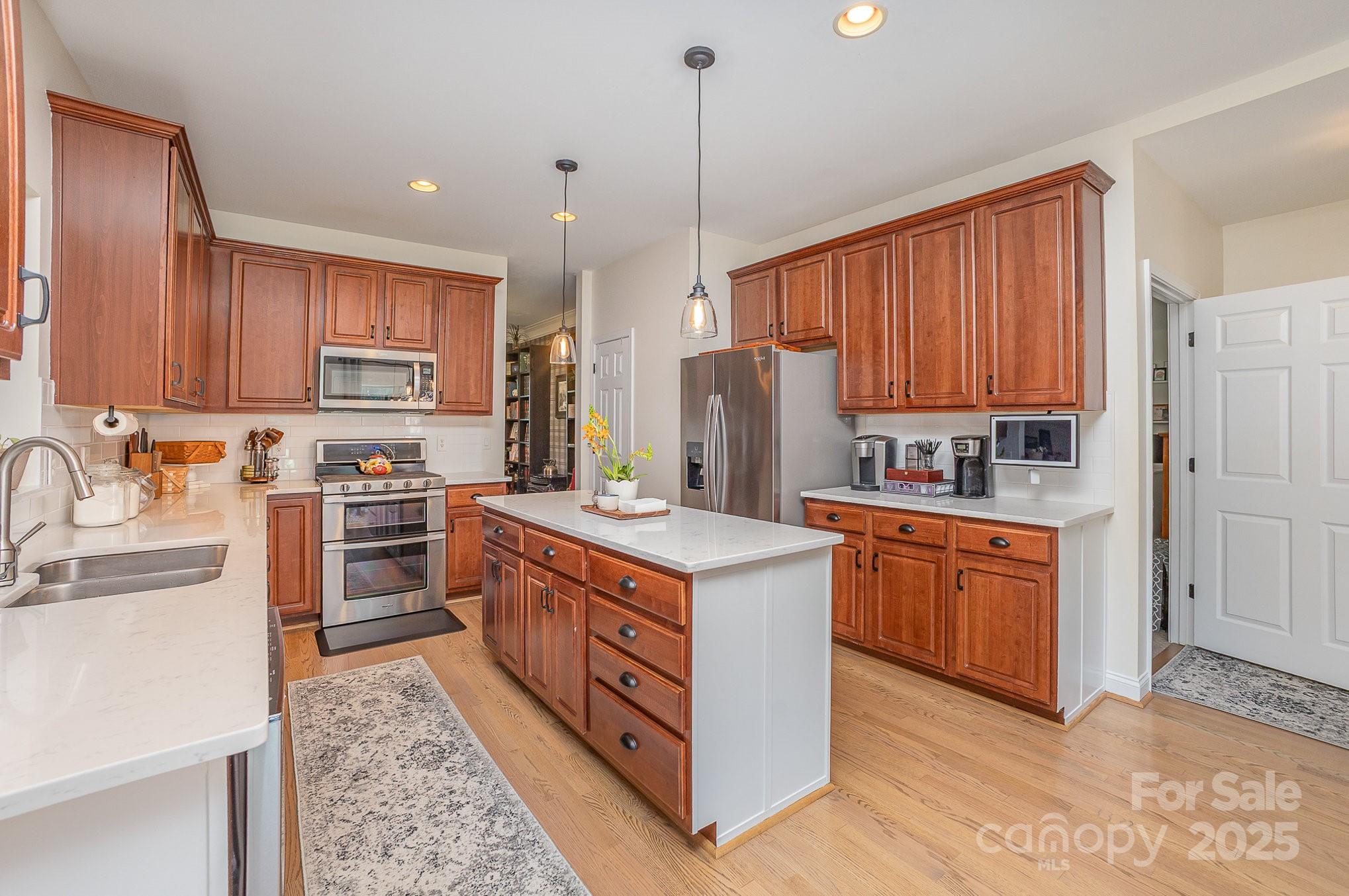 8121 Cane Pointe Lane Property Photo 16