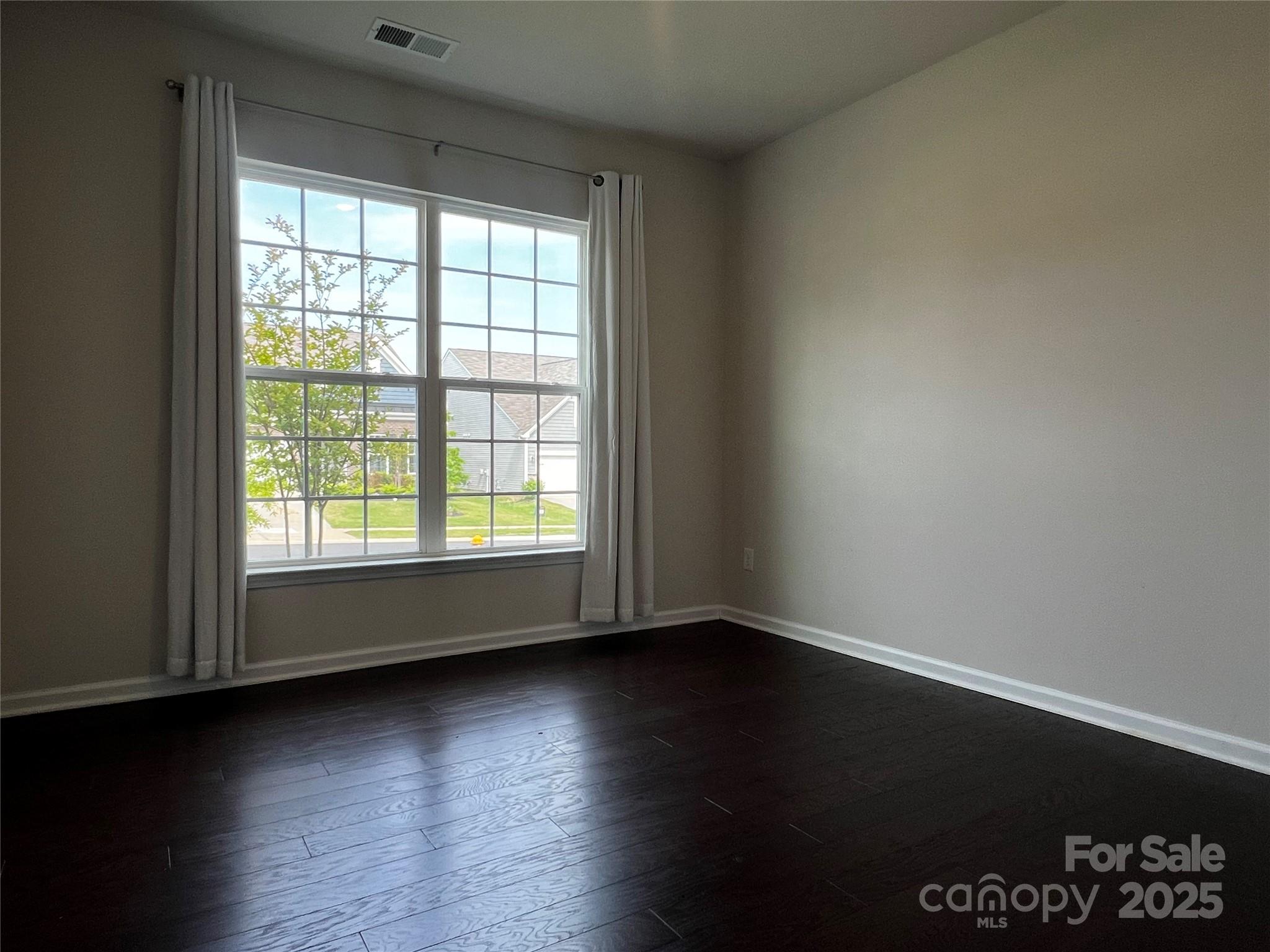 147 Dubois Drive Property Photo 3