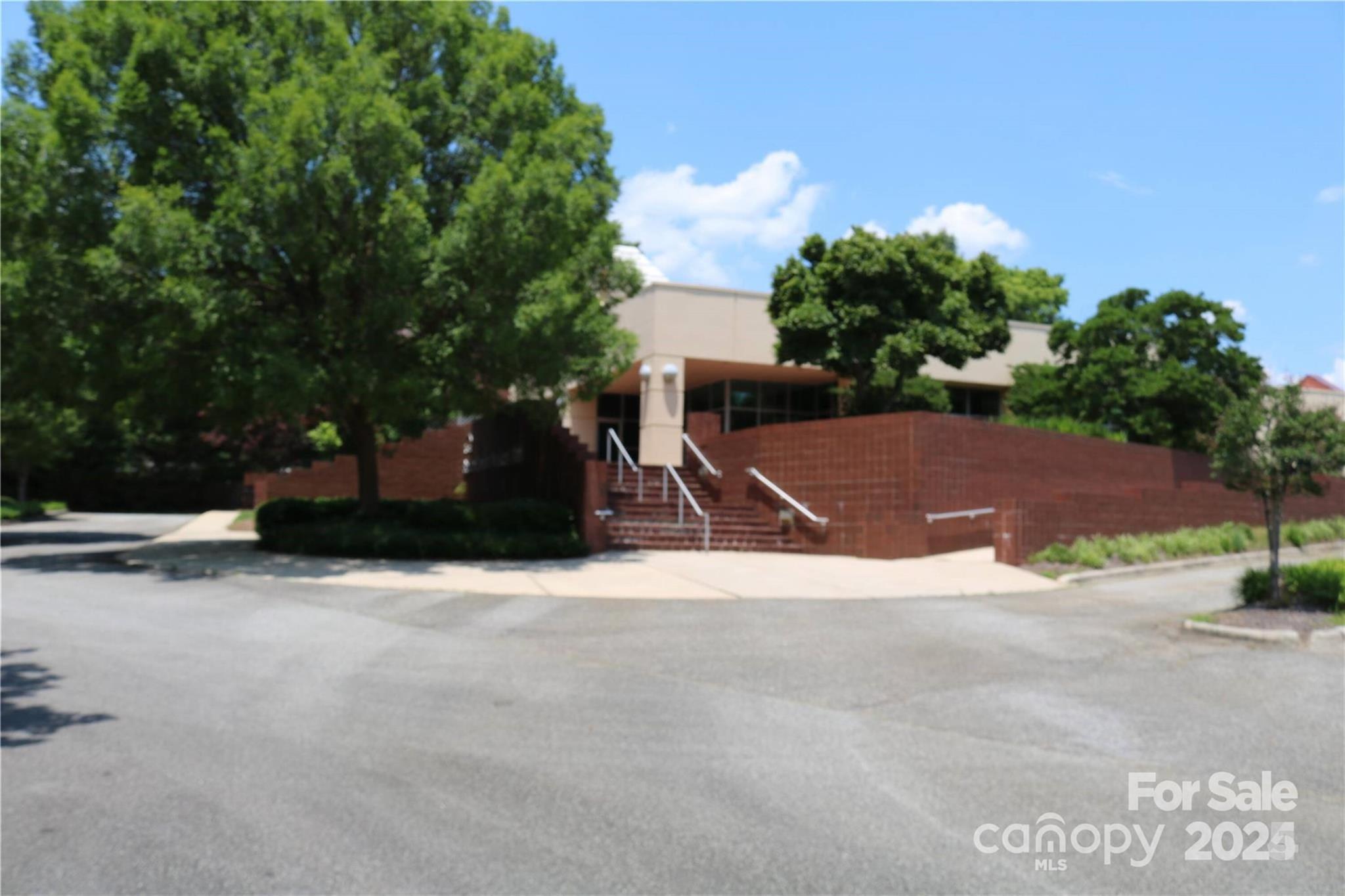 308 E Centerview Street Property Photo 9