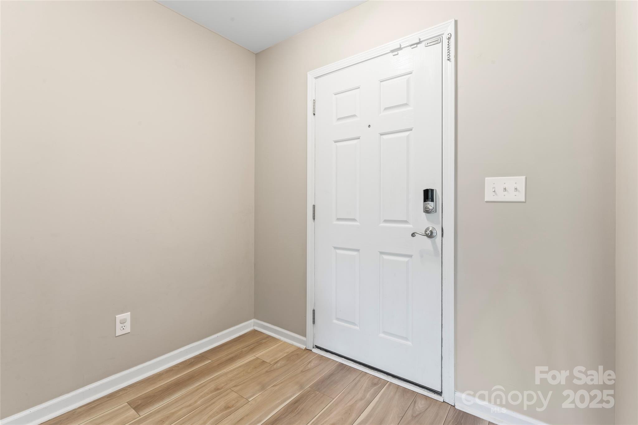 3996 Heather View Lane Property Photo 3