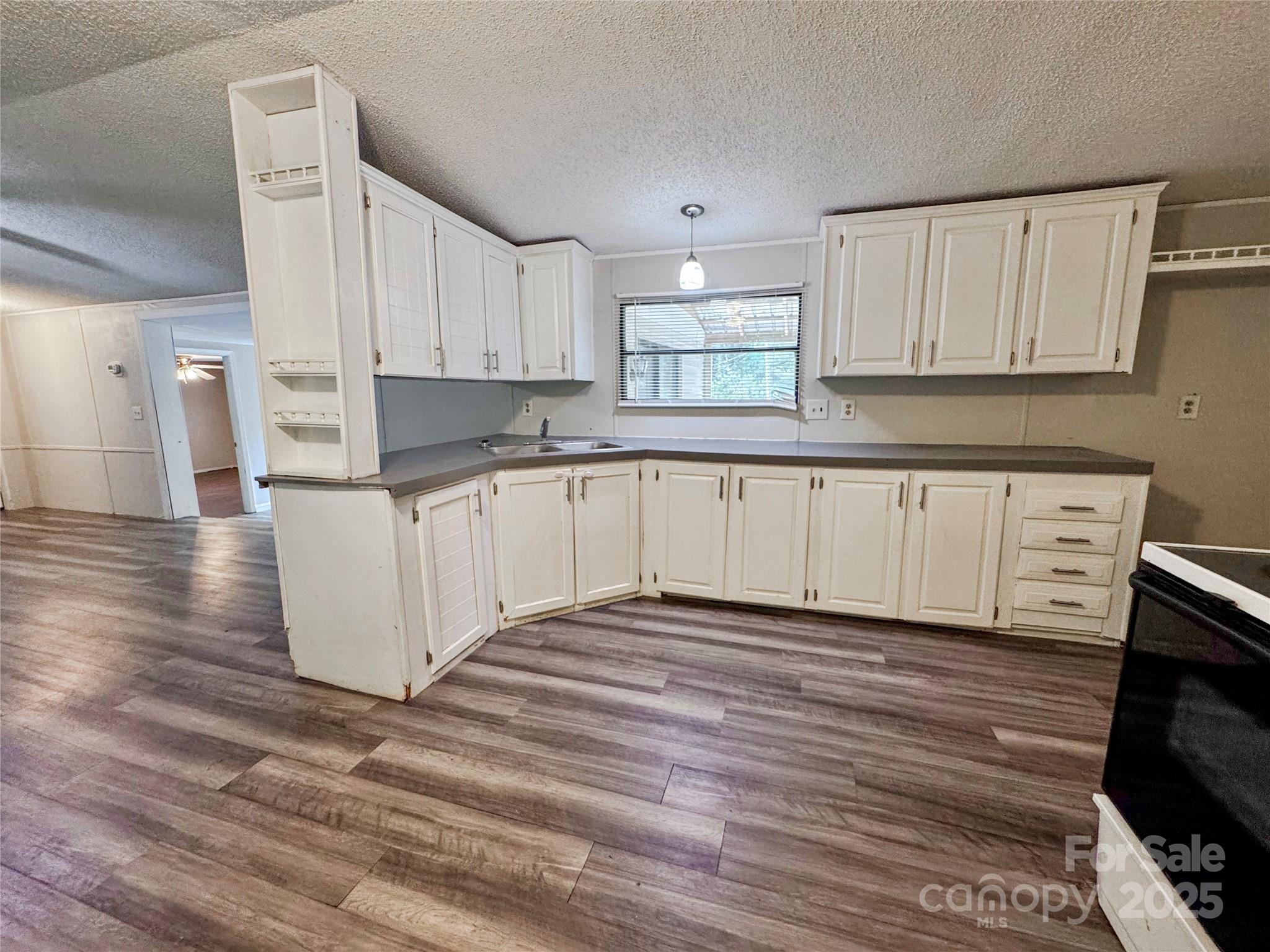 1145 Daniel Road Property Photo 6