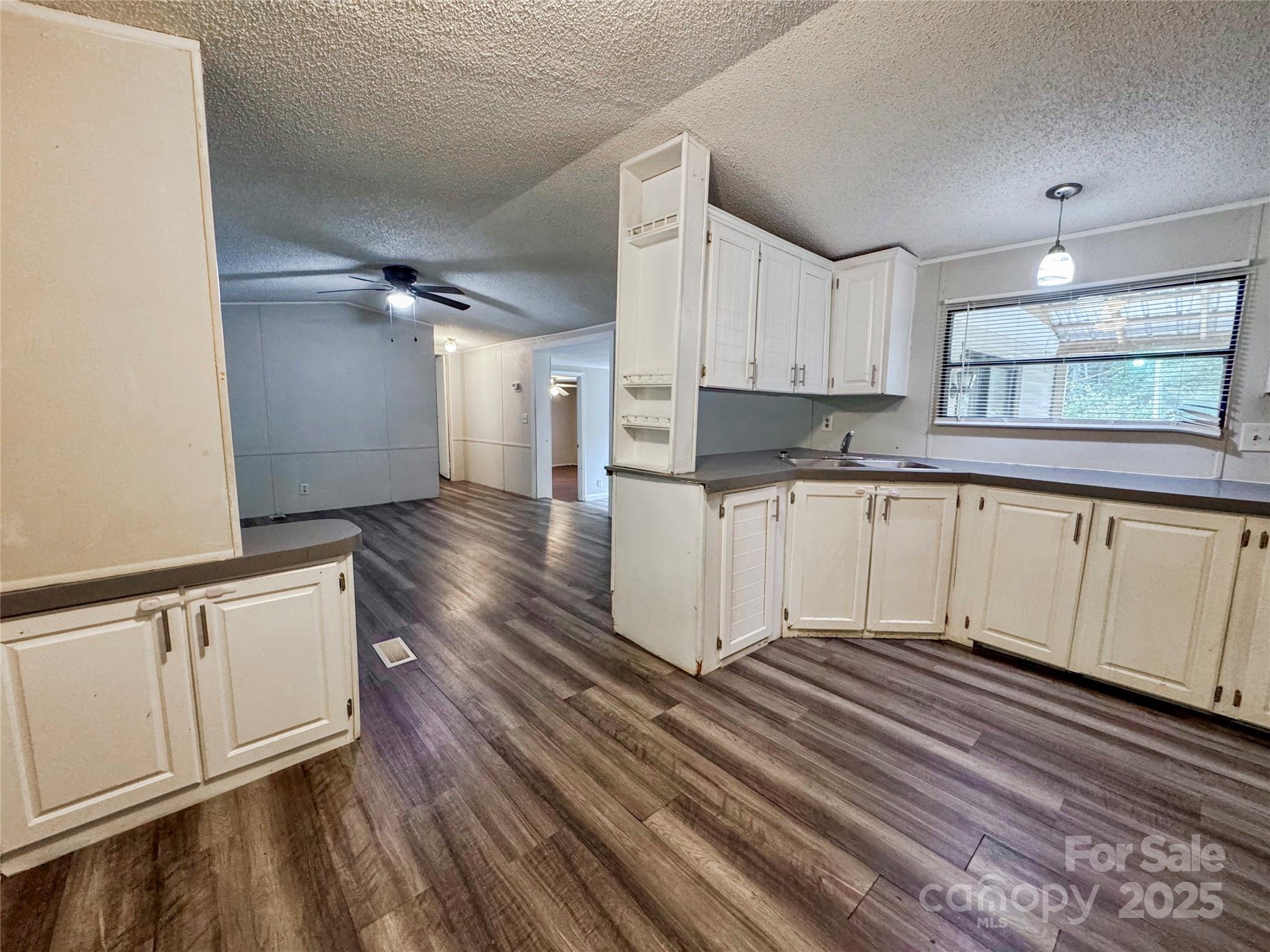 1145 Daniel Road Property Photo 7