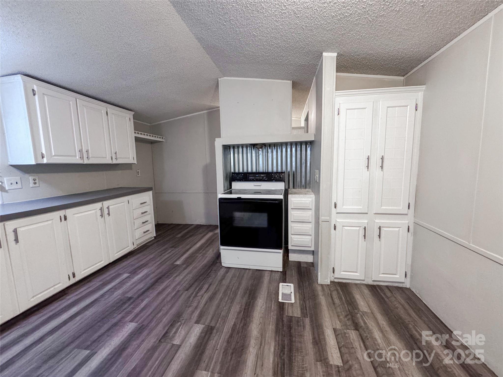 1145 Daniel Road Property Photo 8