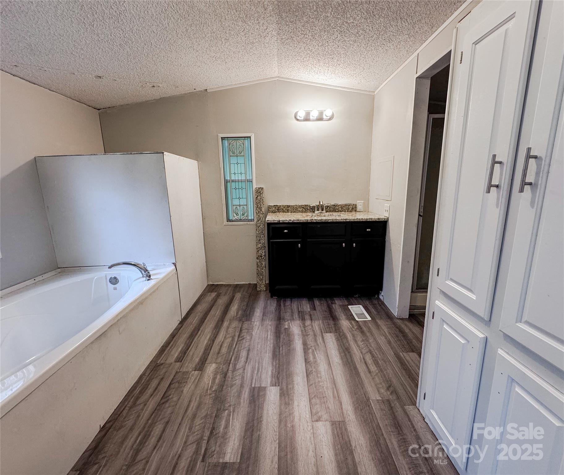 1145 Daniel Road Property Photo 11
