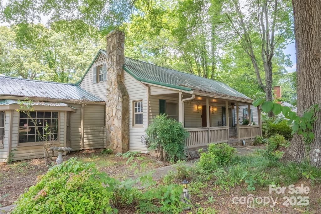 749 N Miller Avenue Property Photo
