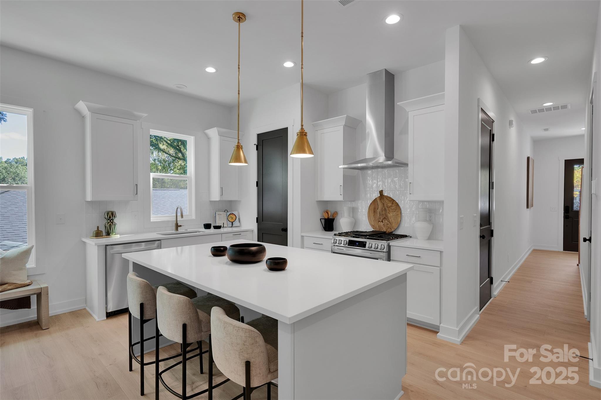 5615 Lantana Avenue B Property Photo 6