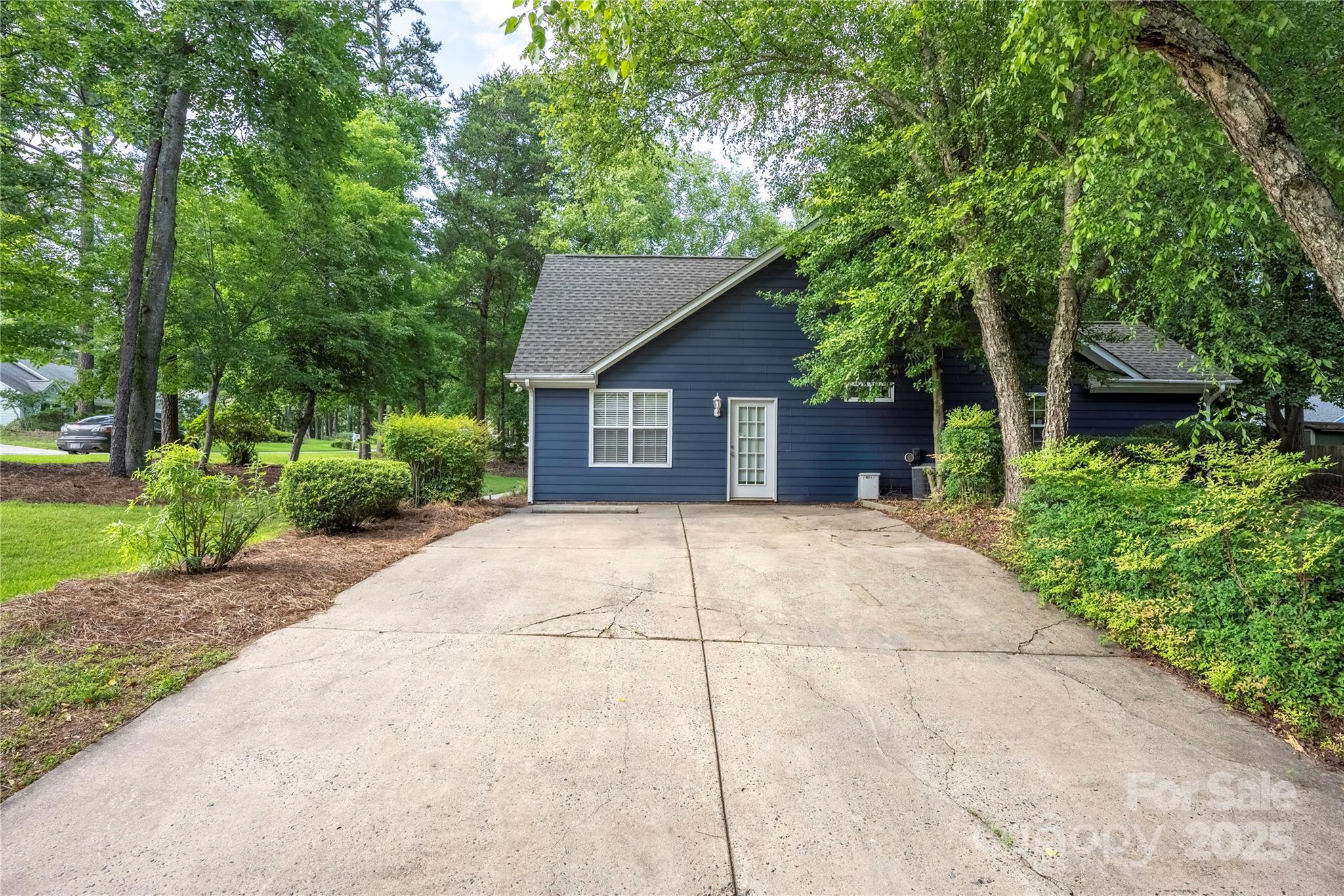 172 Valleybrook Drive 8 Property Photo 4