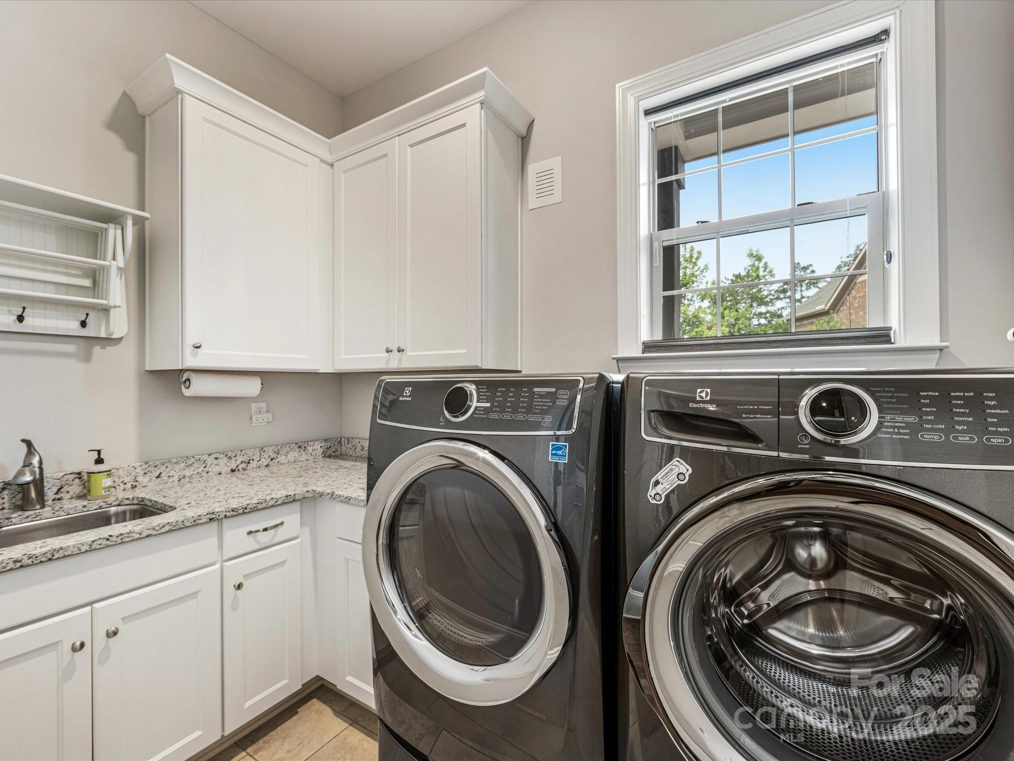 5030 Waldron Meadow Drive Property Photo 4