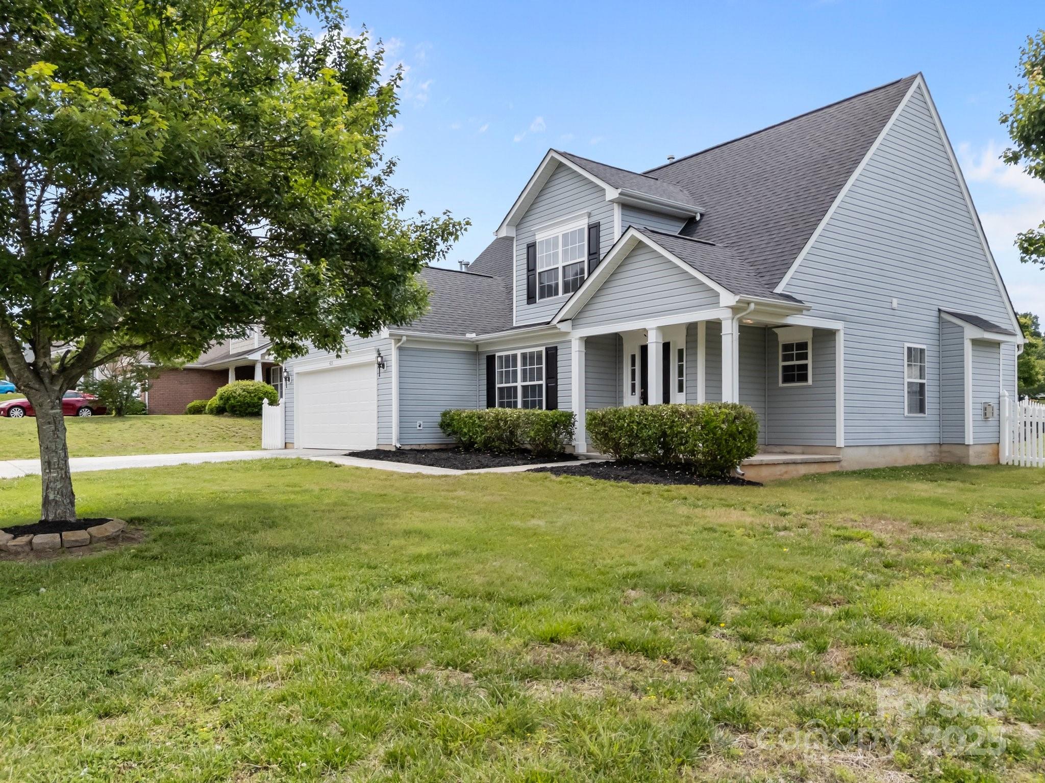 423 Courtland Court Property Photo 3
