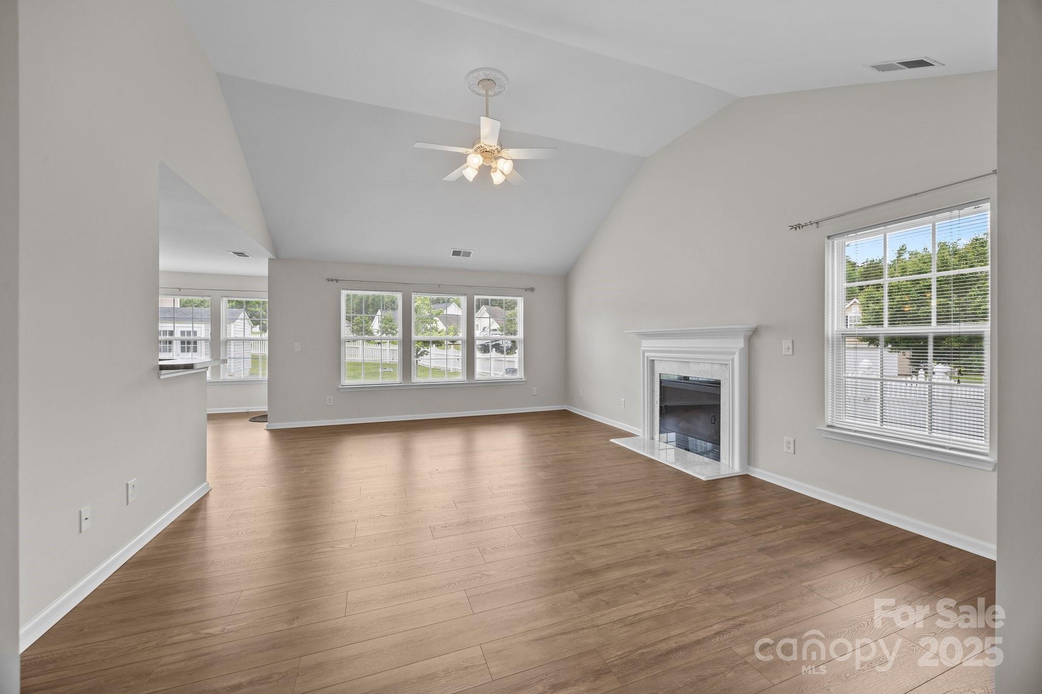423 Courtland Court Property Photo 7