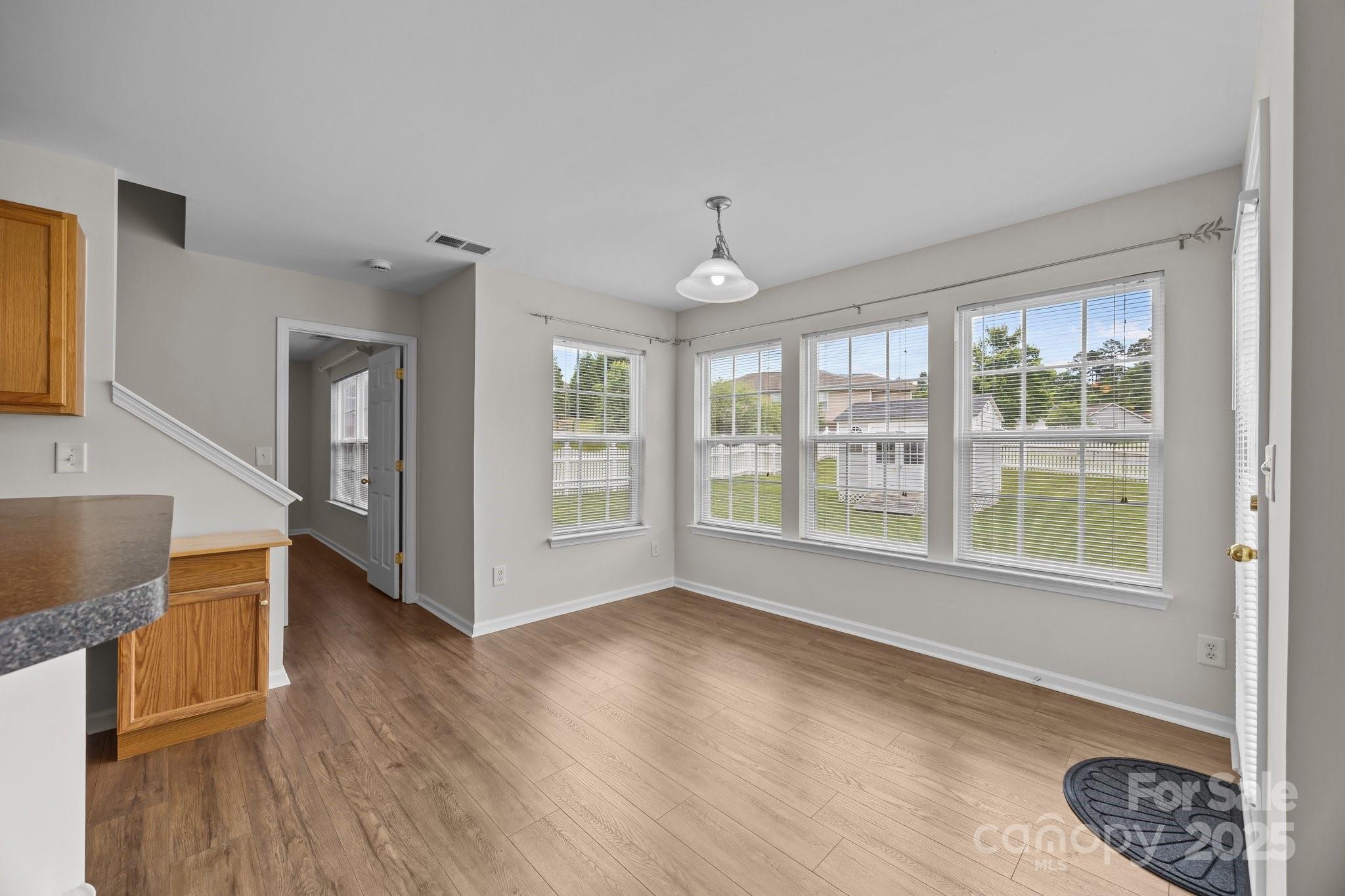 423 Courtland Court Property Photo 10