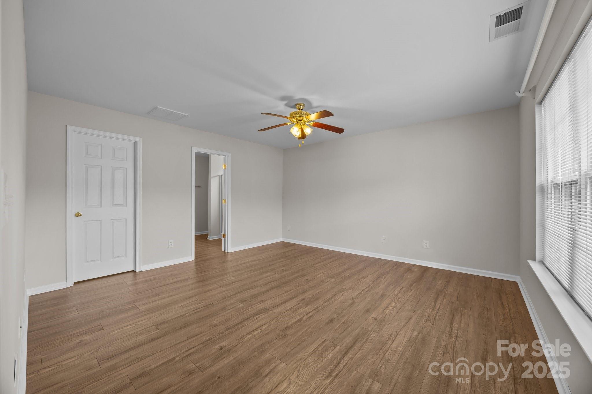 423 Courtland Court Property Photo 16