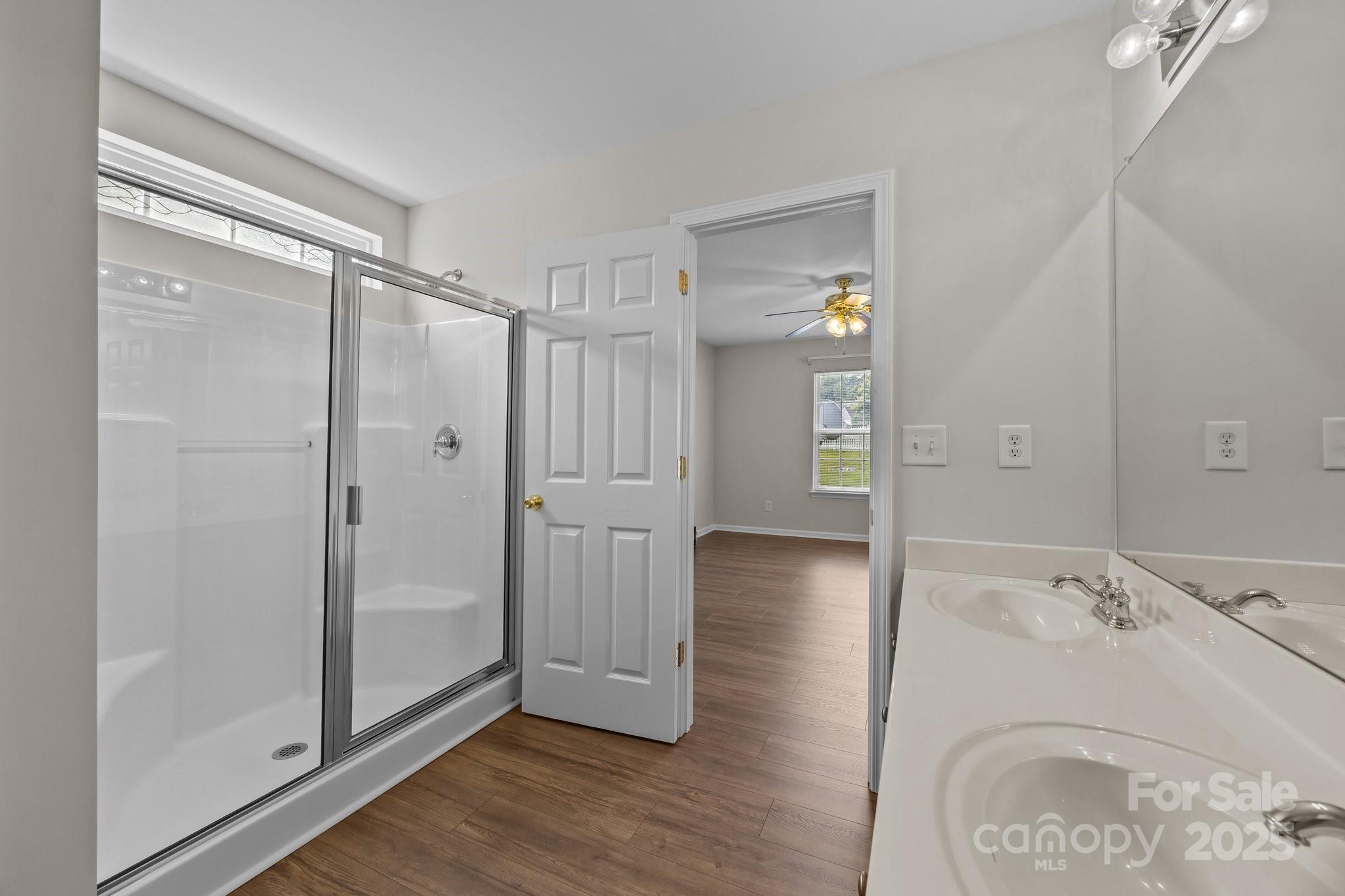 423 Courtland Court Property Photo 17