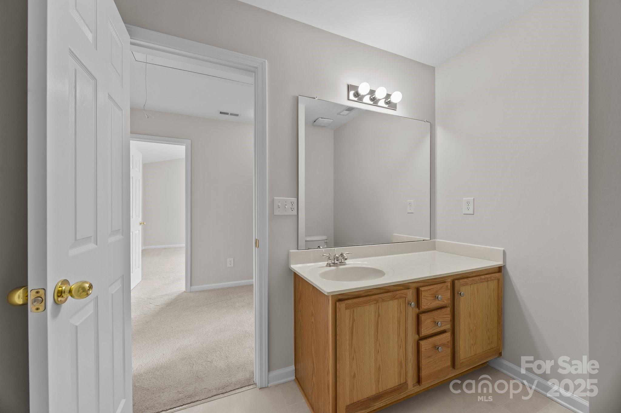 423 Courtland Court Property Photo 23