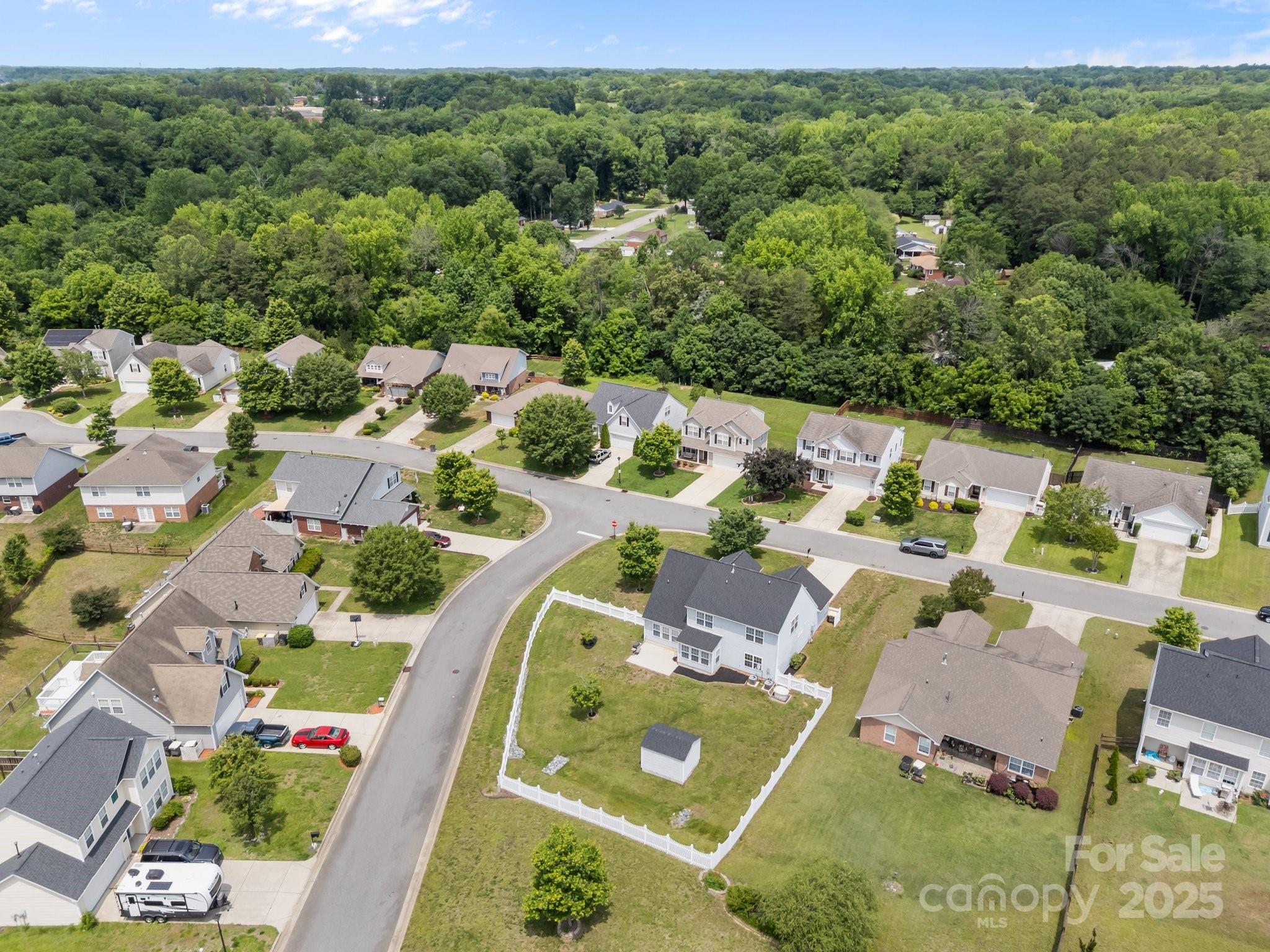 423 Courtland Court Property Photo 27