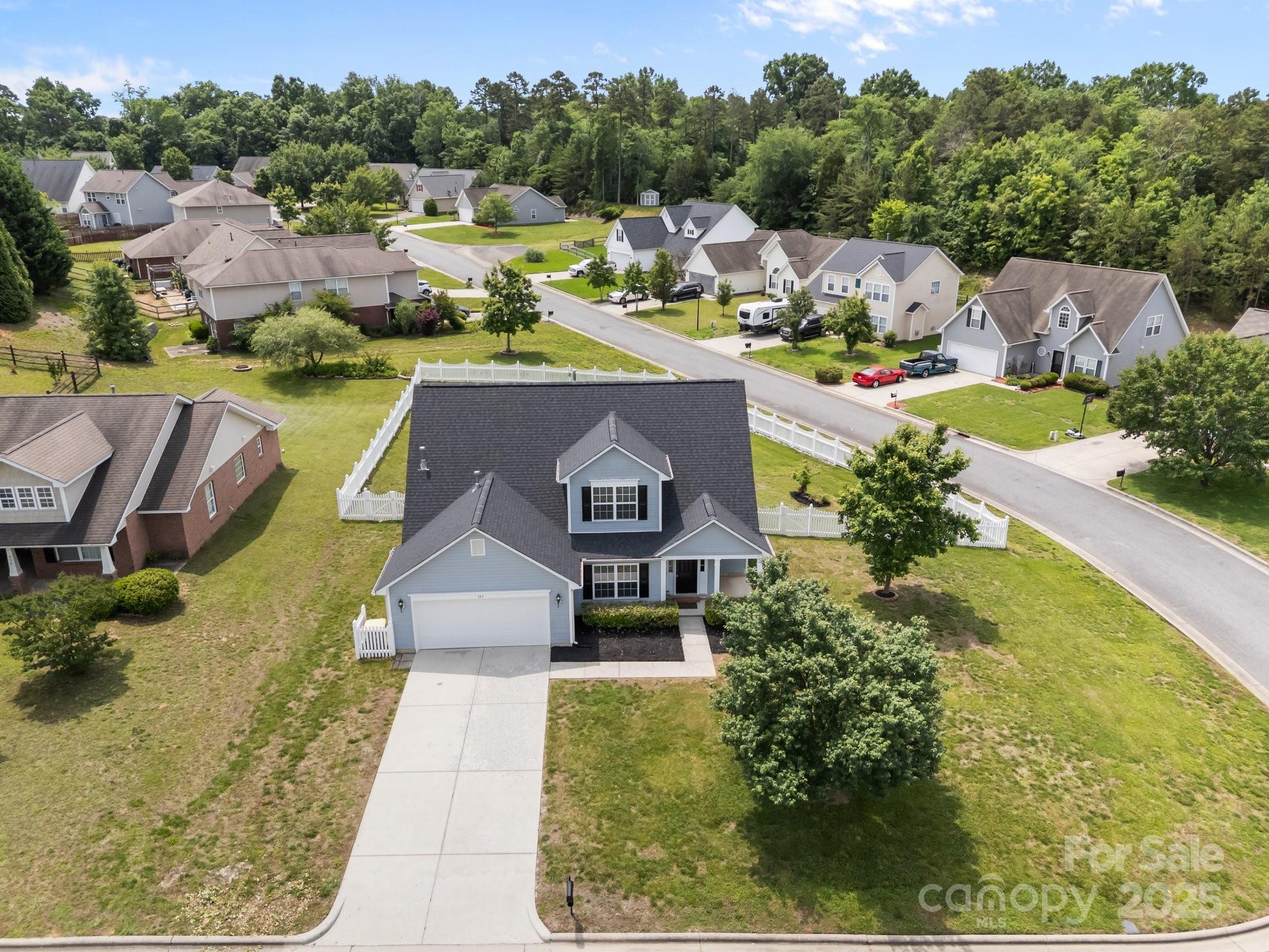 423 Courtland Court Property Photo 30