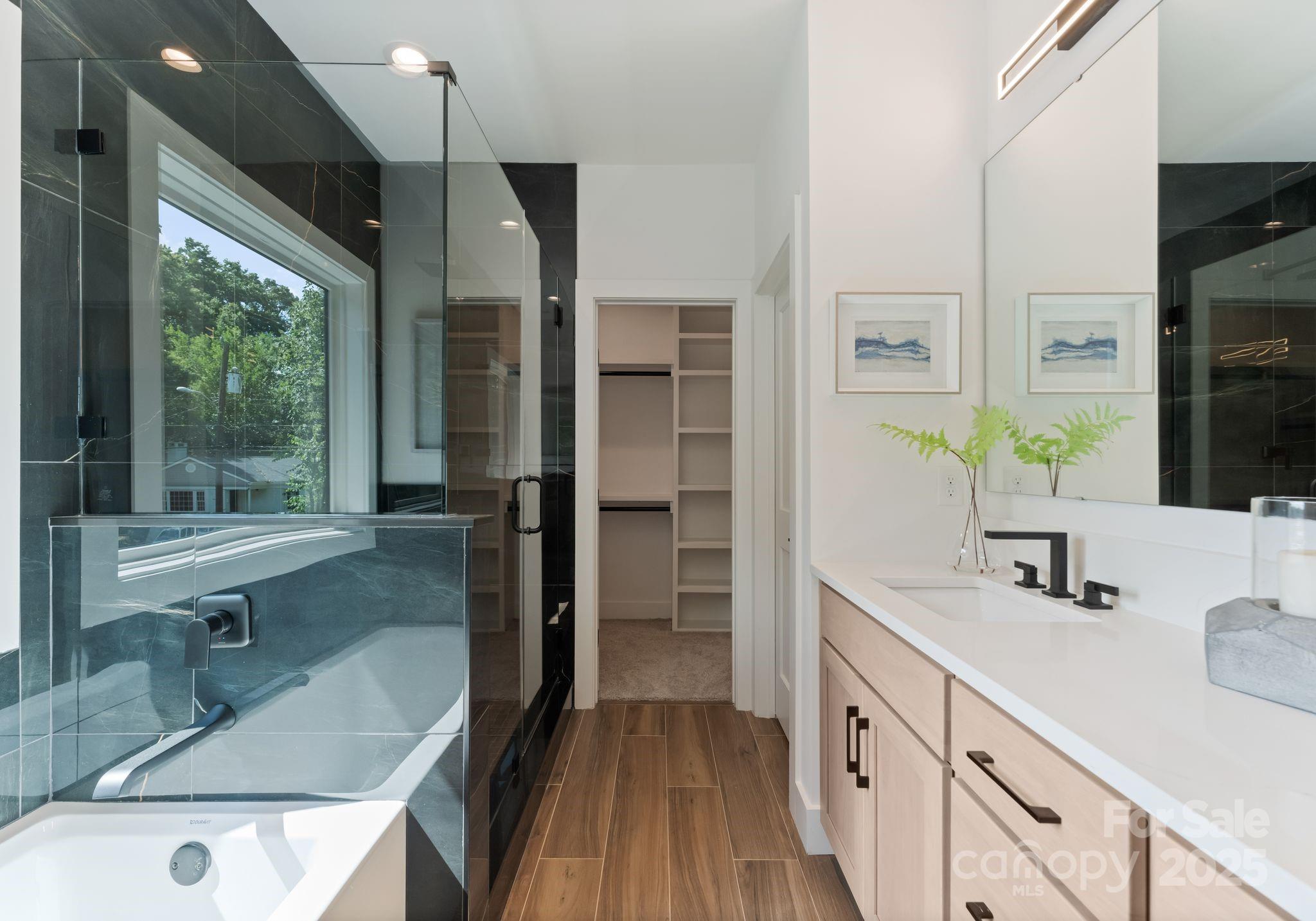 2004 St John Street Property Photo 24