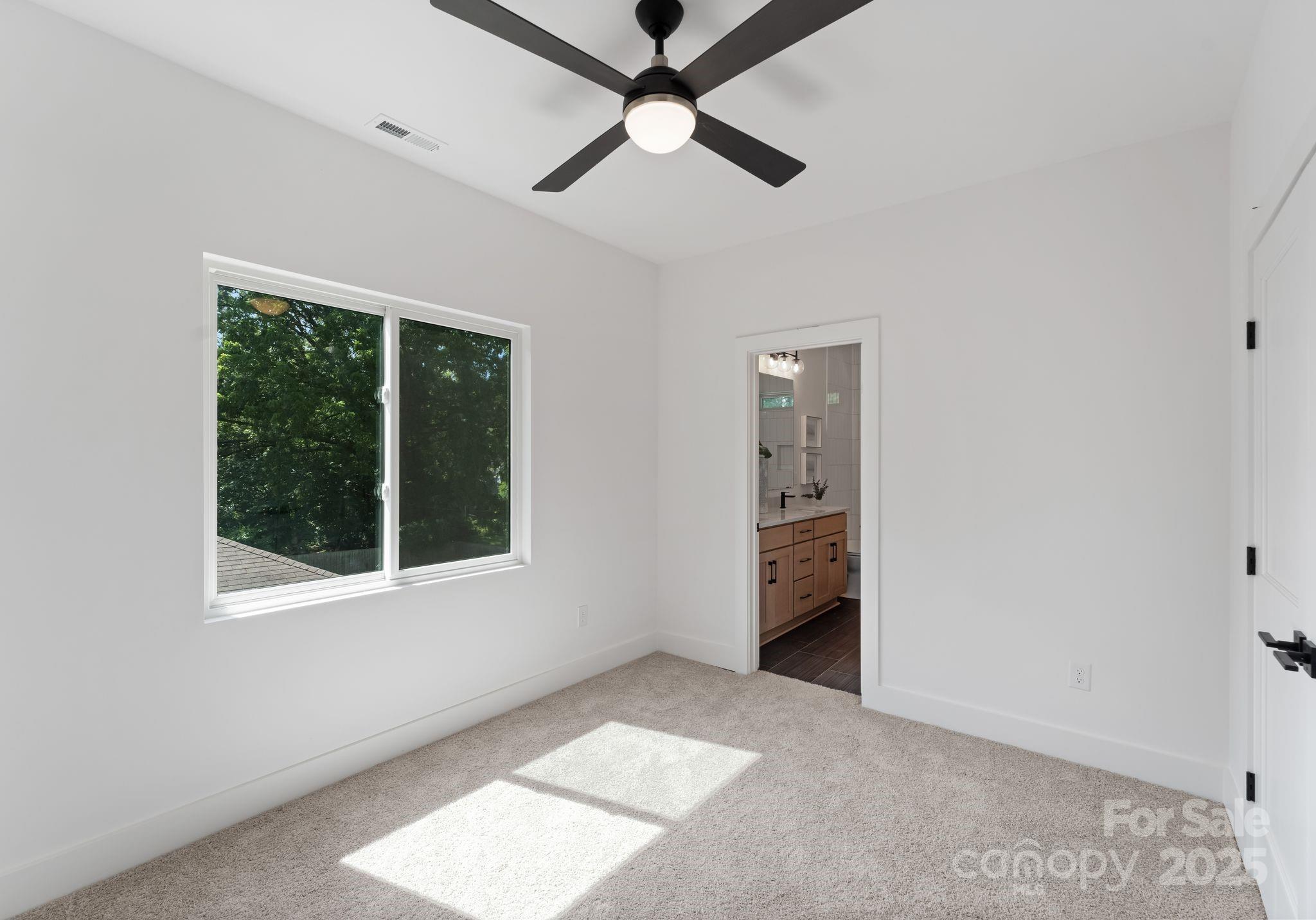 2004 St John Street Property Photo 29