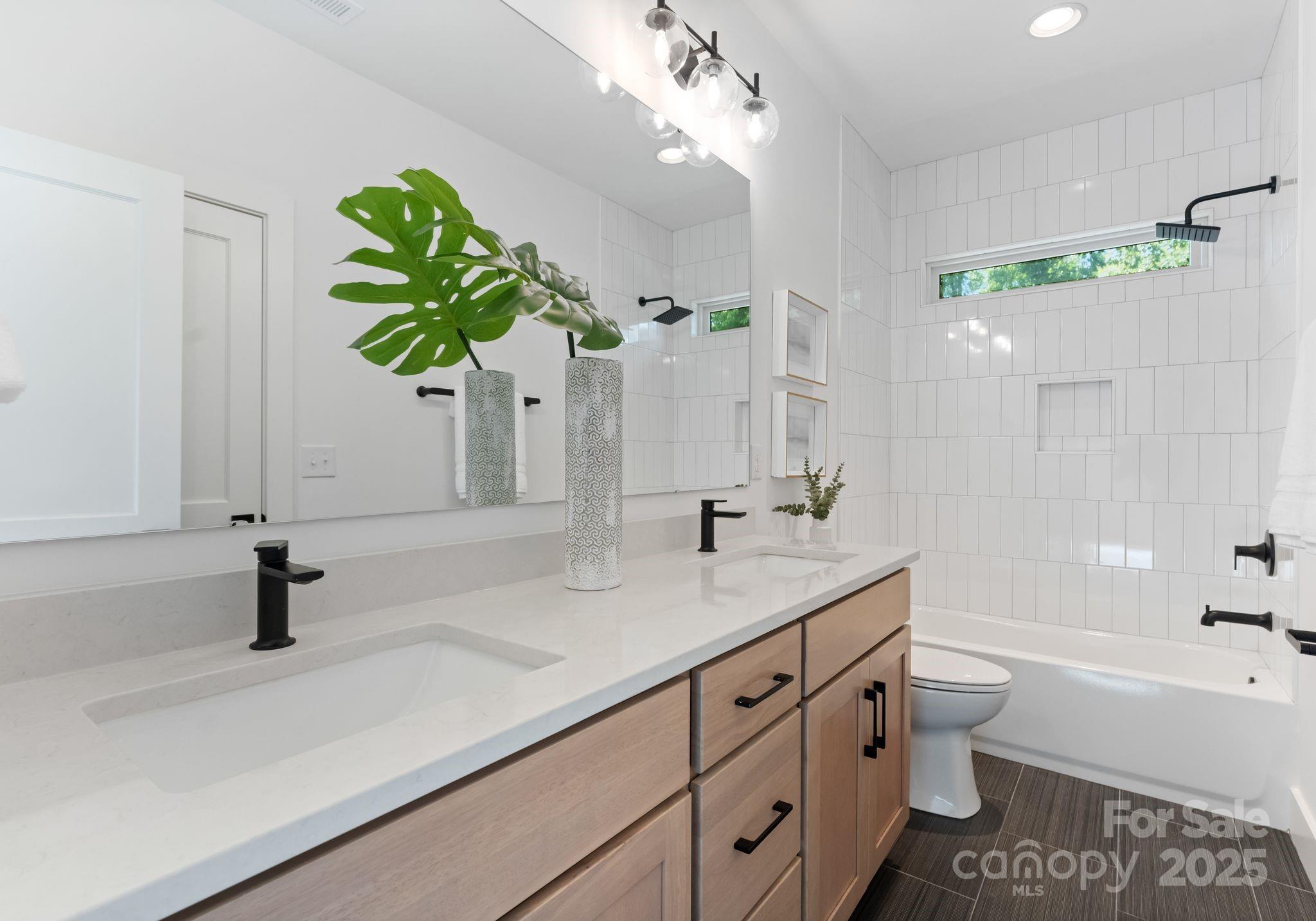 2004 St John Street Property Photo 30