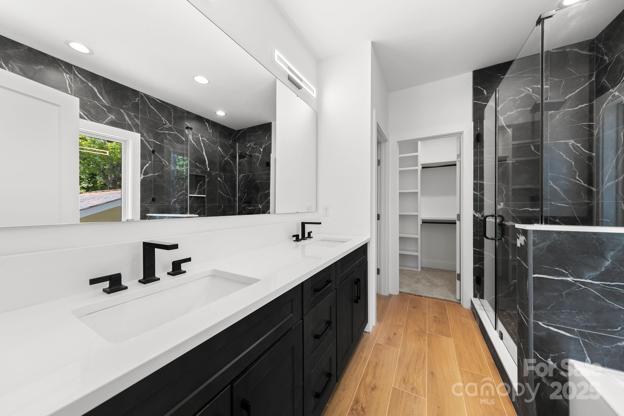 2004 St John Street Property Photo 32