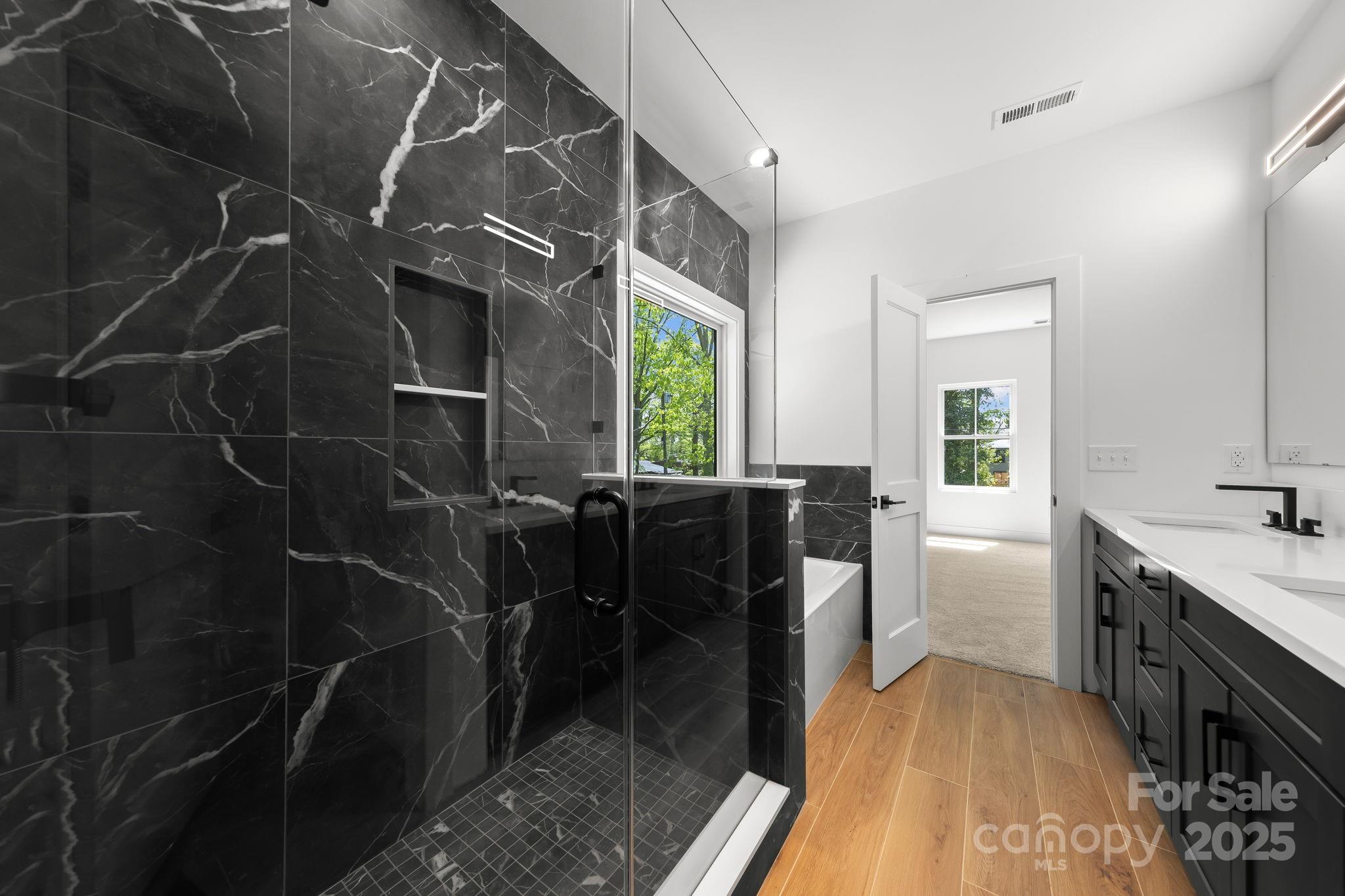 2004 St John Street Property Photo 33