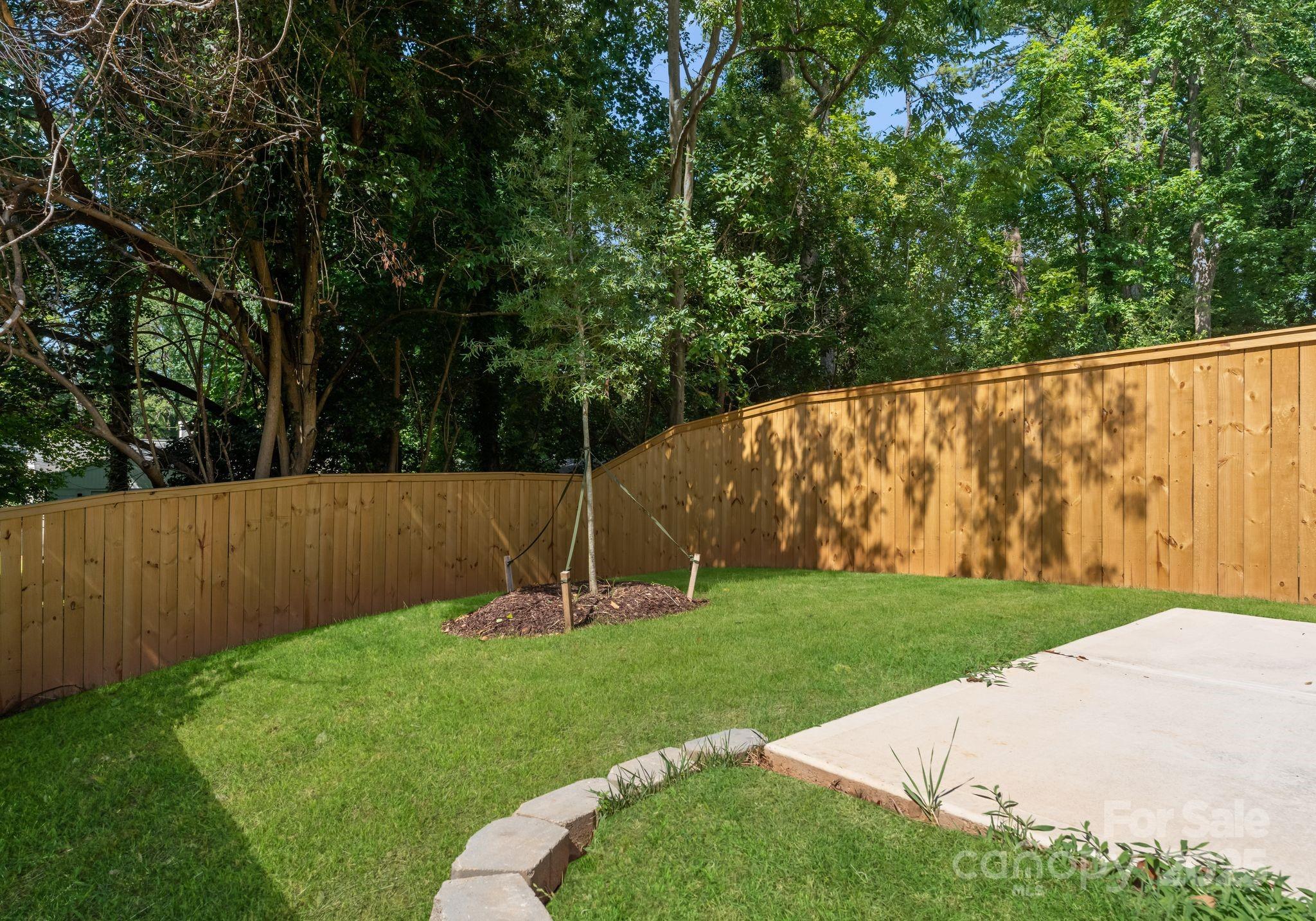 2004 St John Street Property Photo 35