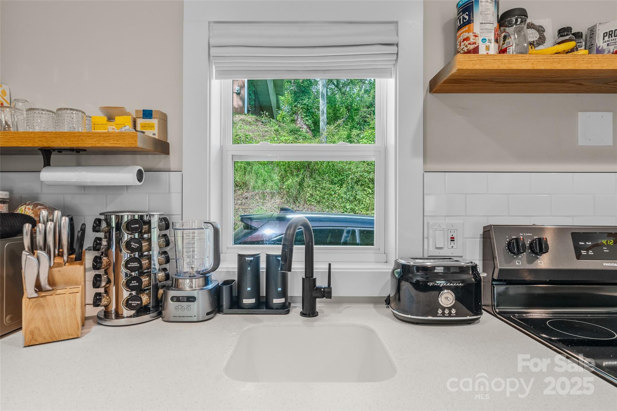 109 Thurland Avenue Property Photo 28