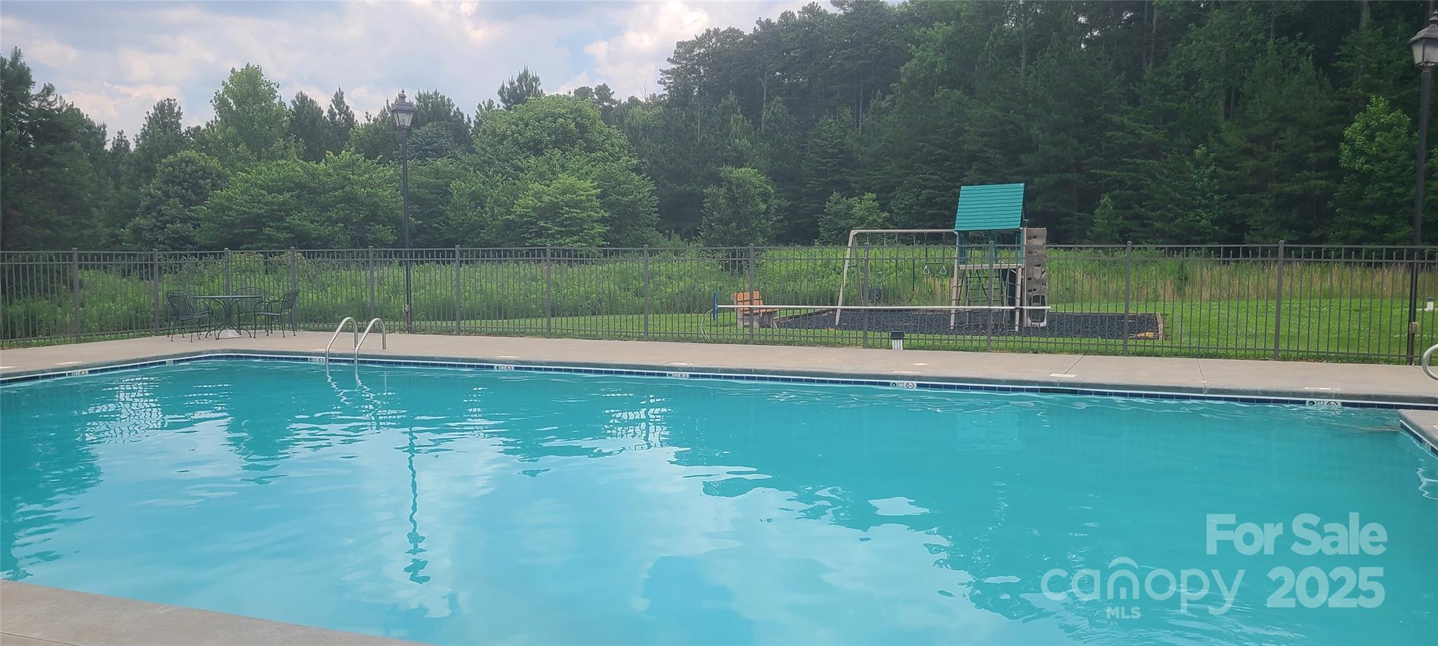 453 Sunset Pointe Drive Property Photo 7