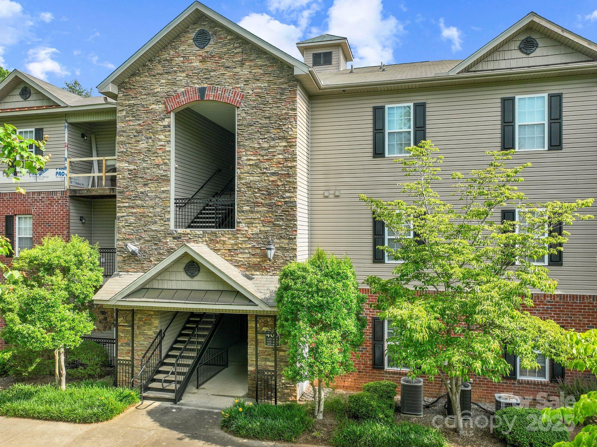 435 Appeldoorn Circle Property Photo 1
