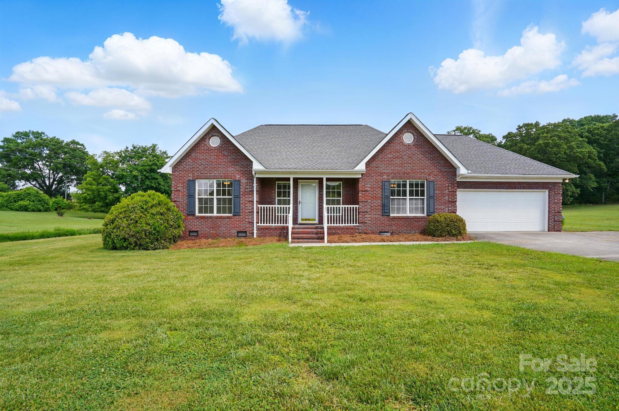 924 Secrest Hill Drive Property Photo 1