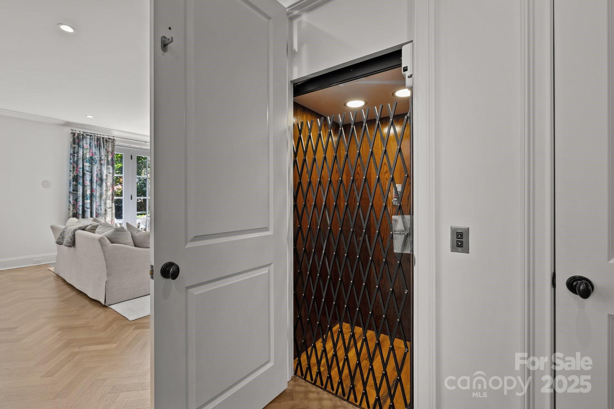 1625 Bibury Lane Property Photo 15