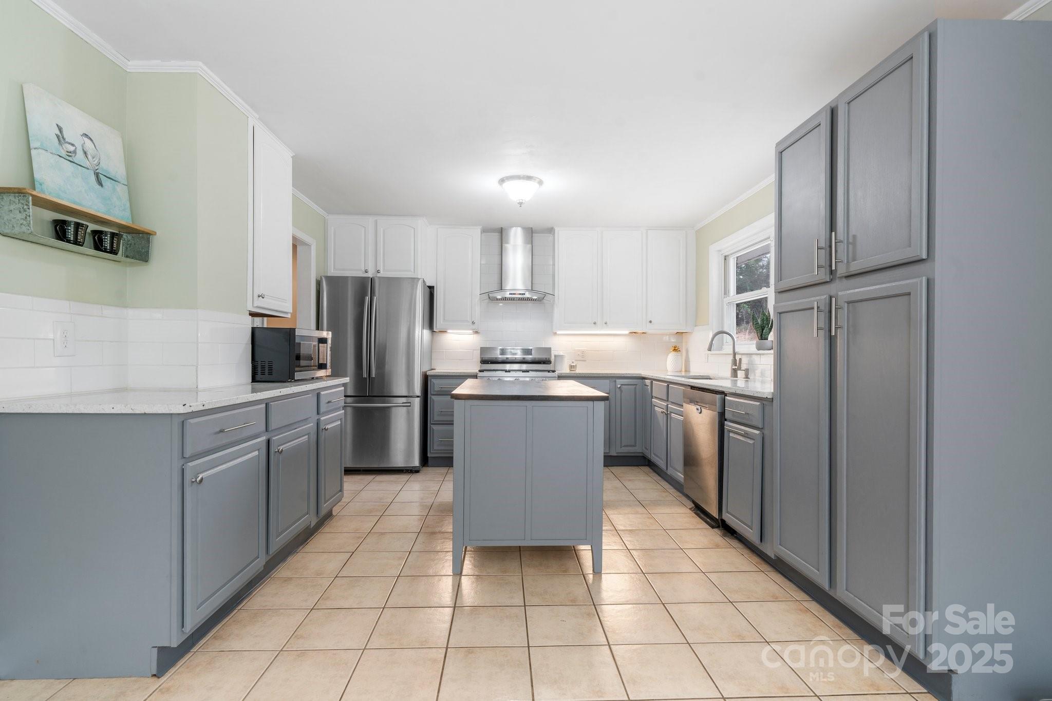 1525 16th Avenue Circle Property Photo 2