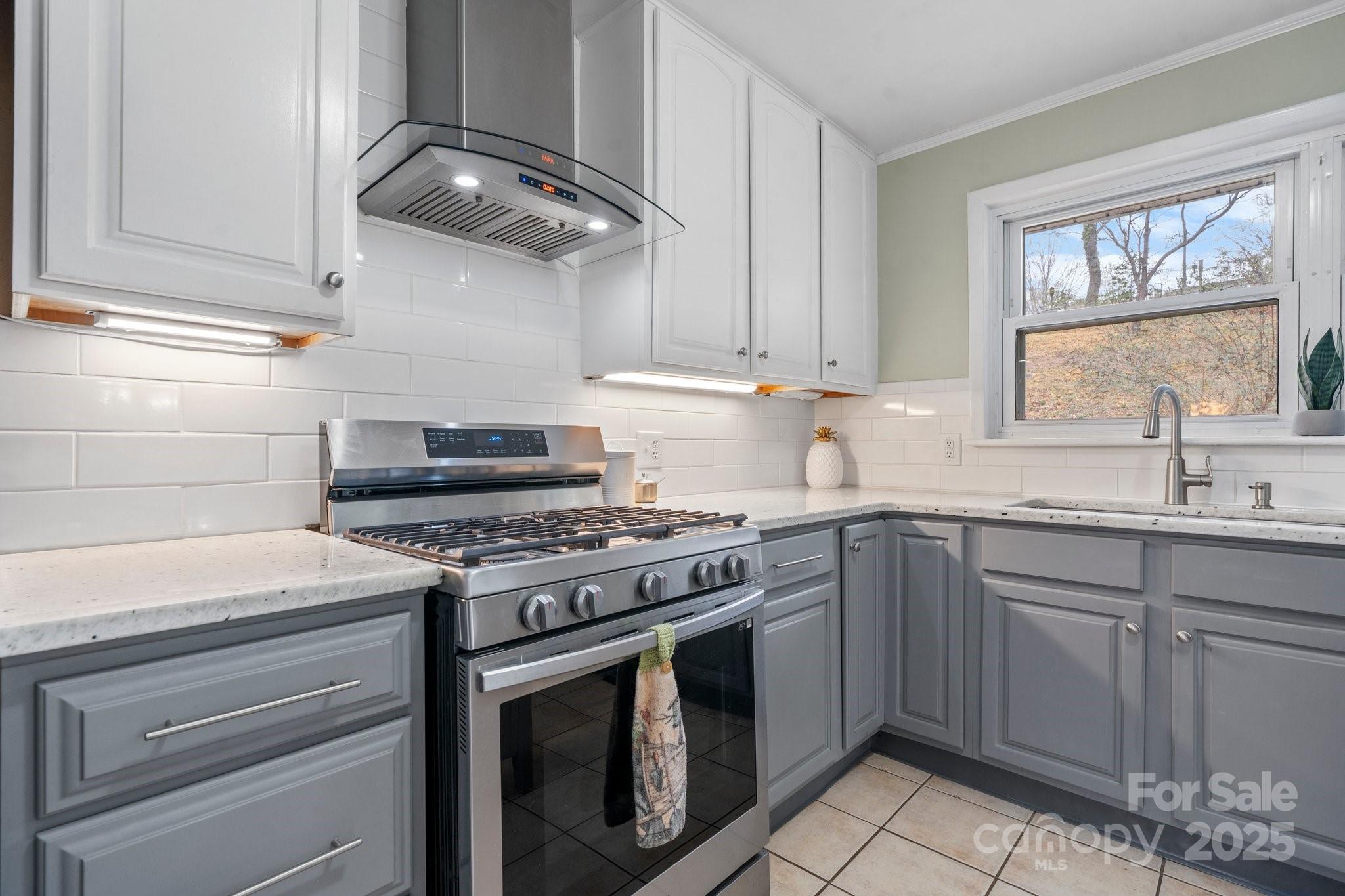 1525 16th Avenue Circle Property Photo 3