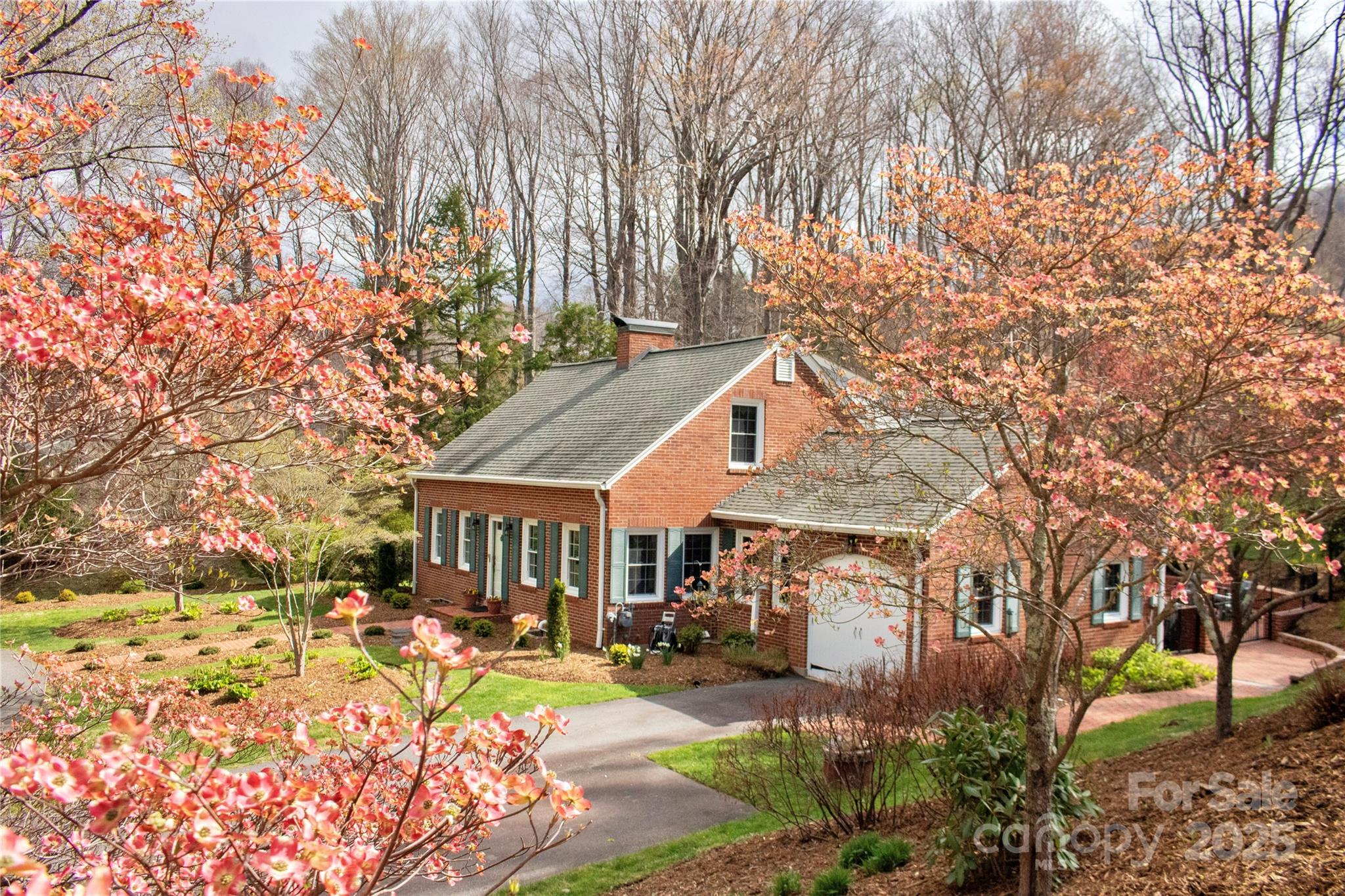 303 Wade E Vannoy Drive Property Photo 1