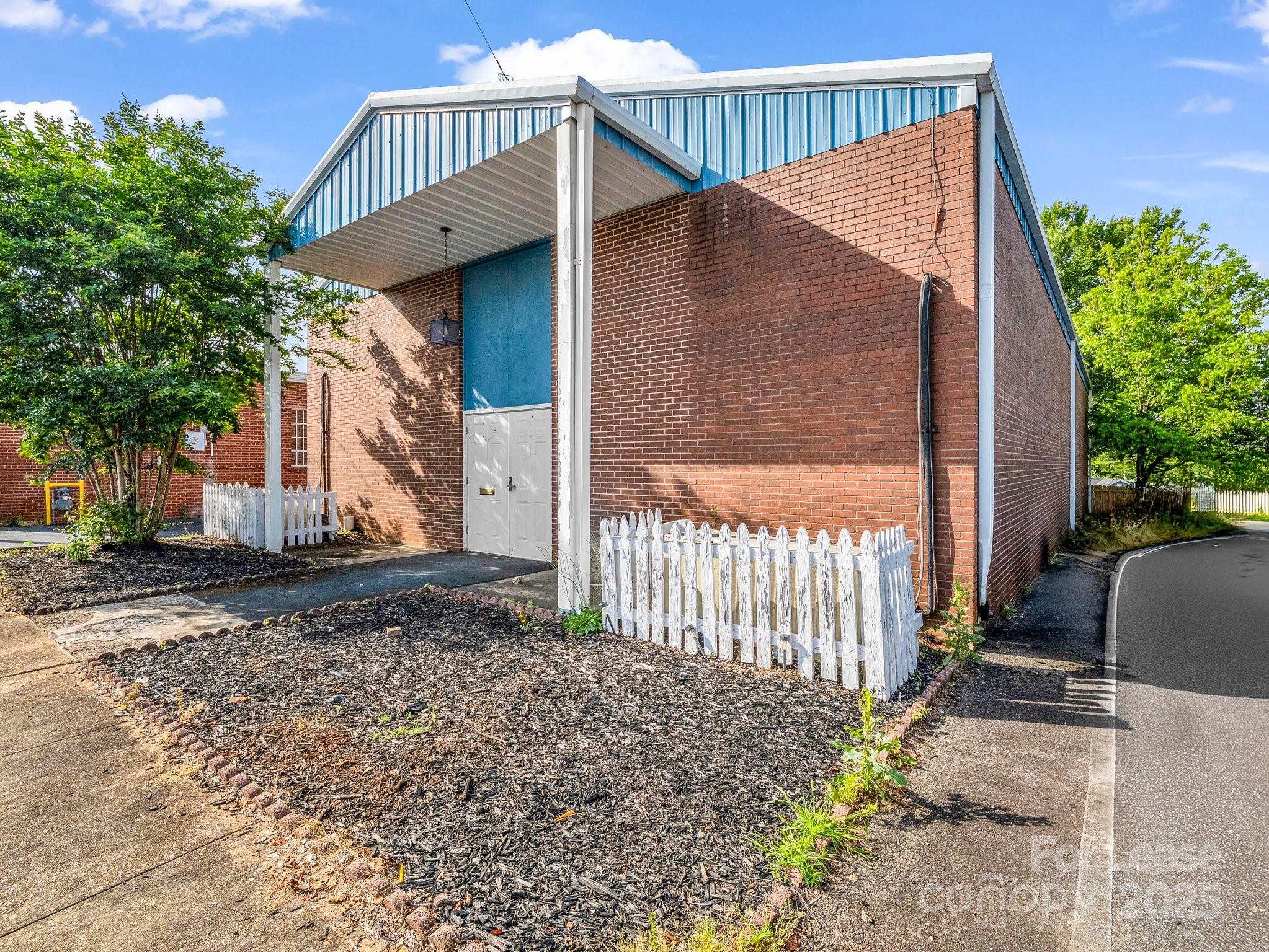 115 Davis Street Property Photo 2
