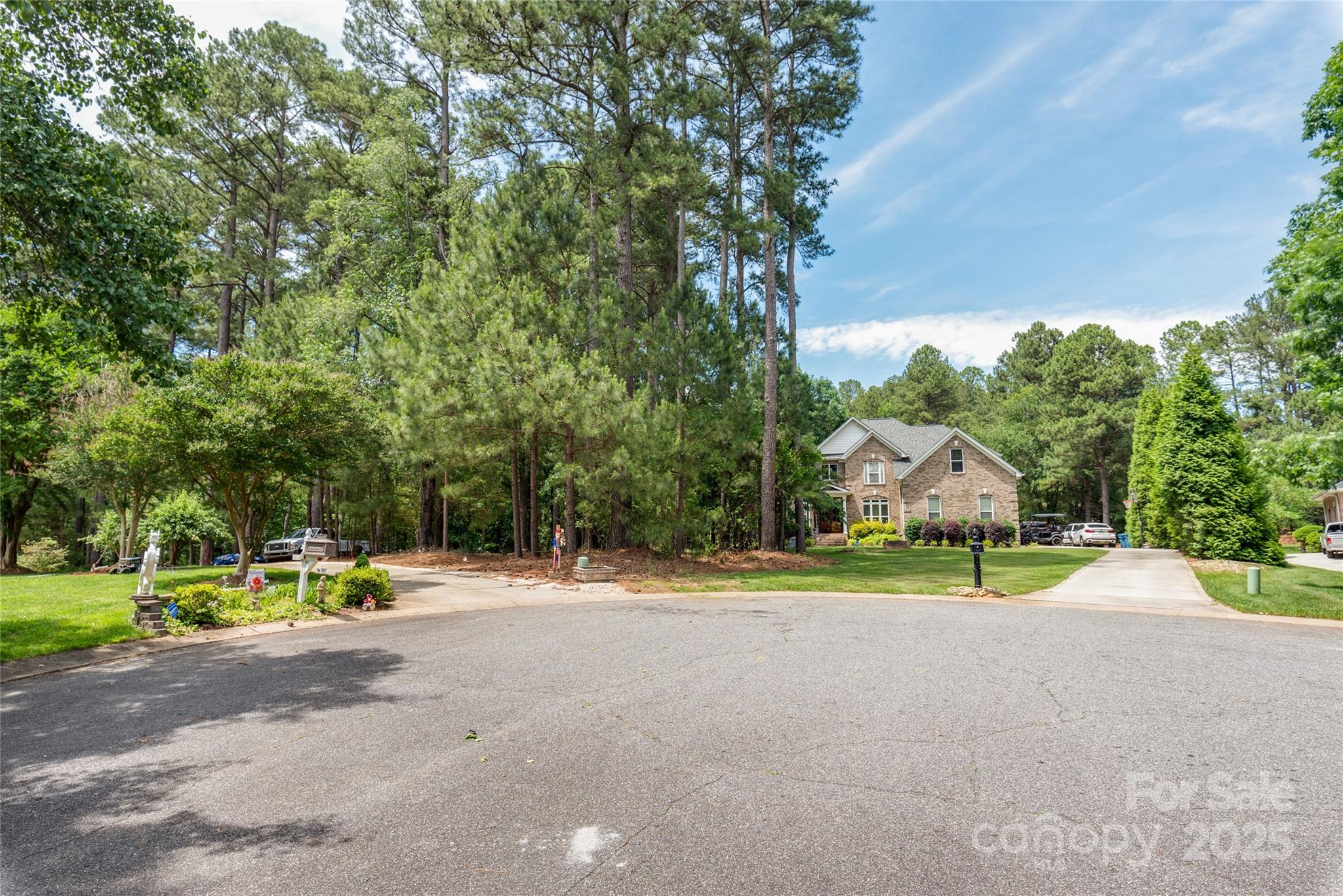 9207 Belle Pines Court Property Photo 4