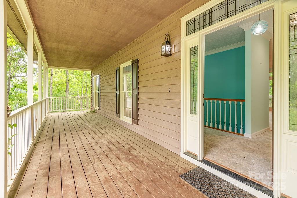 111 Sunny Ridge Drive Property Photo 2