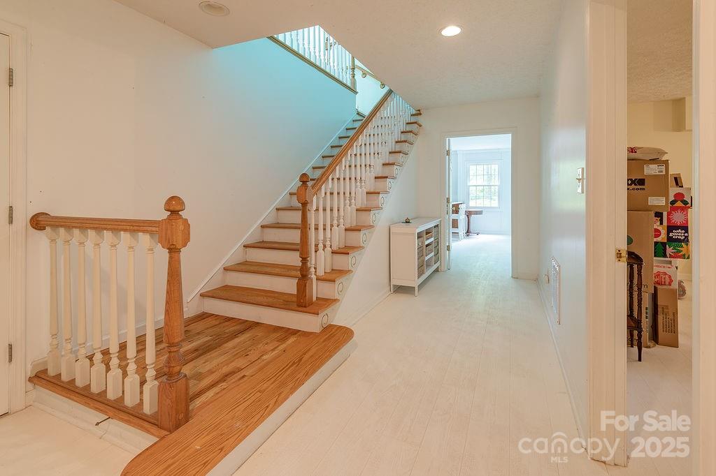 111 Sunny Ridge Drive Property Photo 19