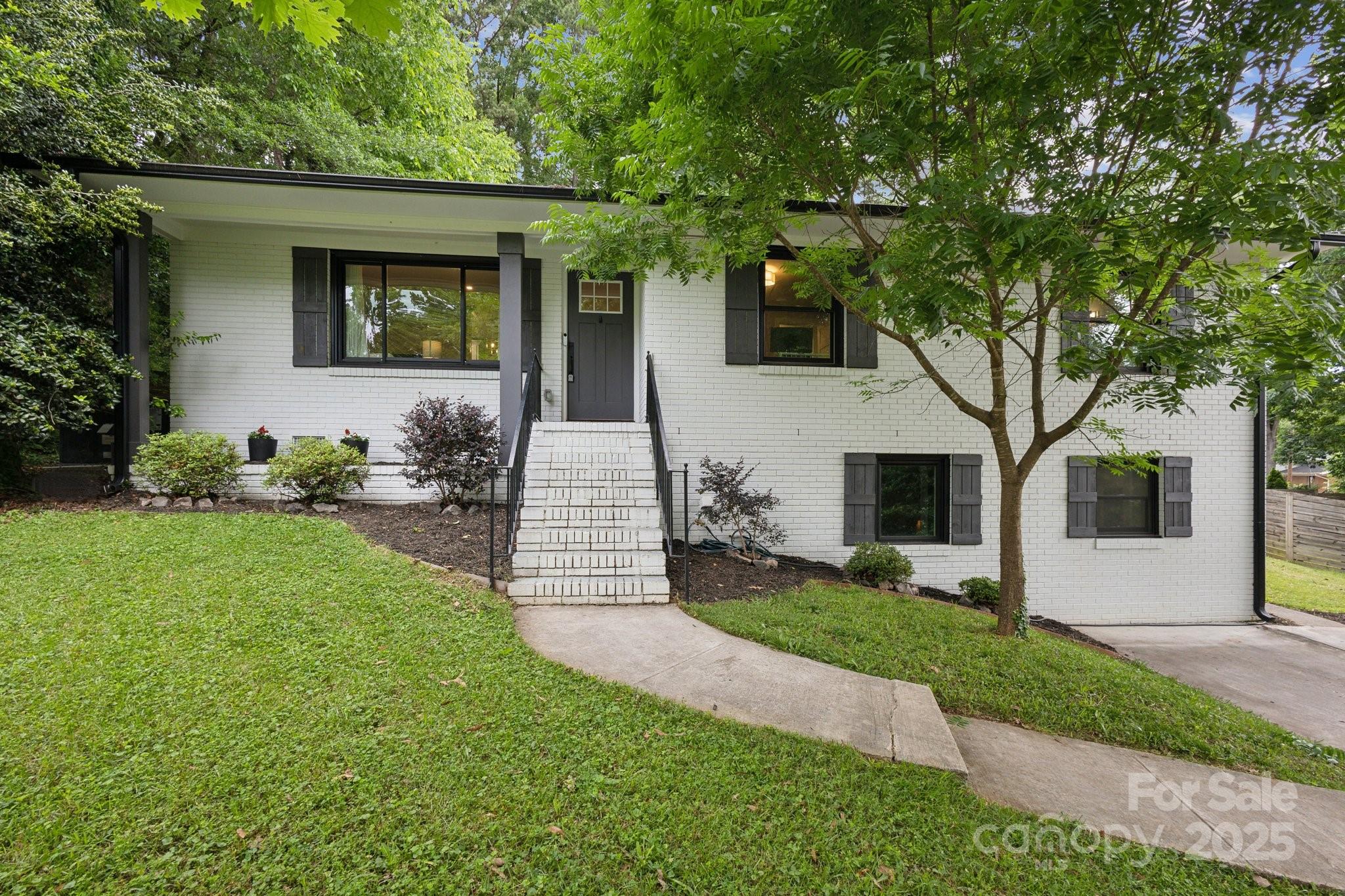 1021 Nancy Drive Property Photo 1