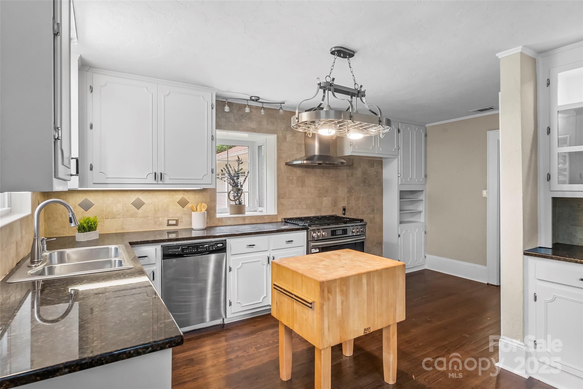 121 33rd Avenue Property Photo 11