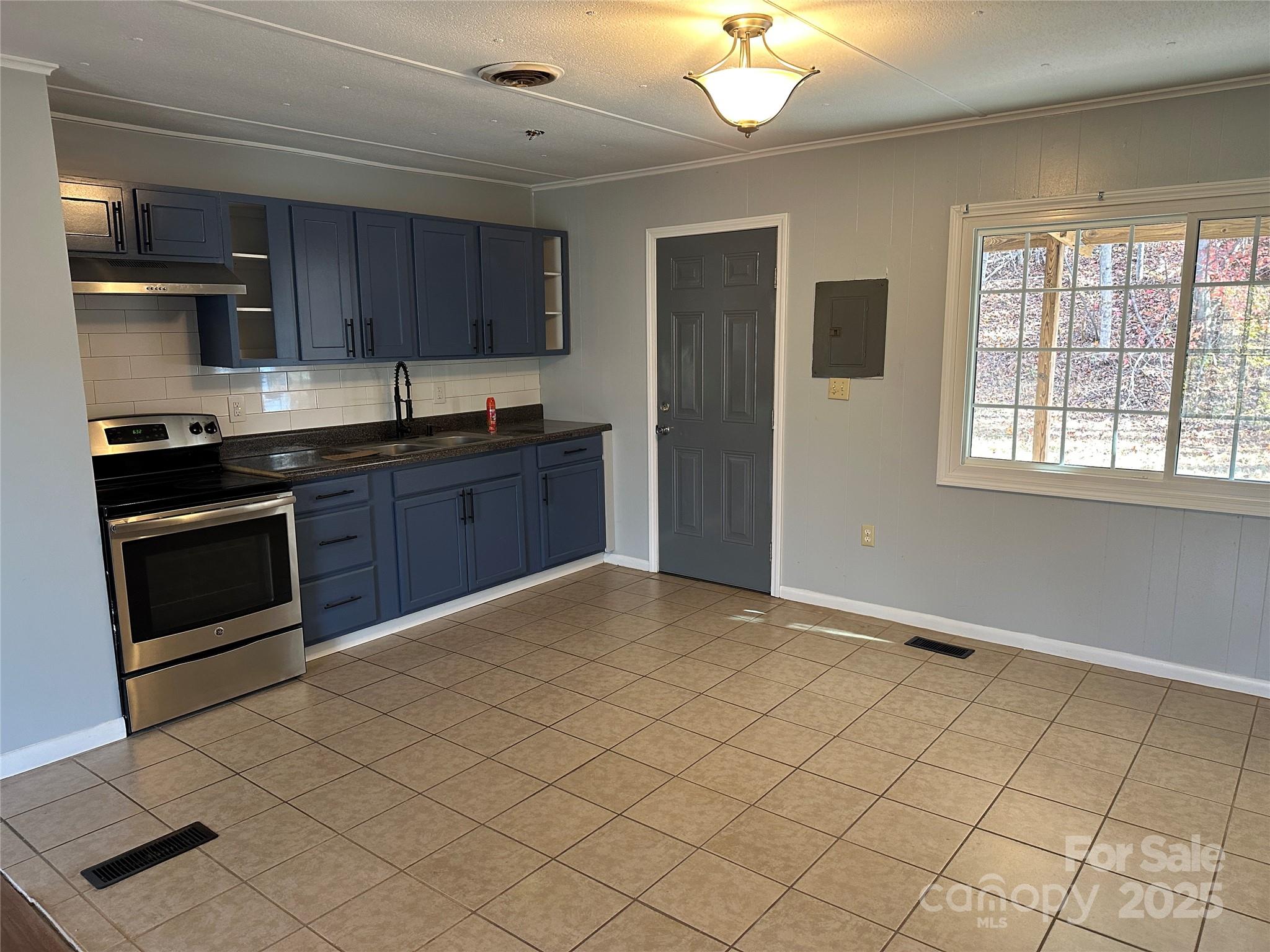 488 John Swofford Road Property Photo 5