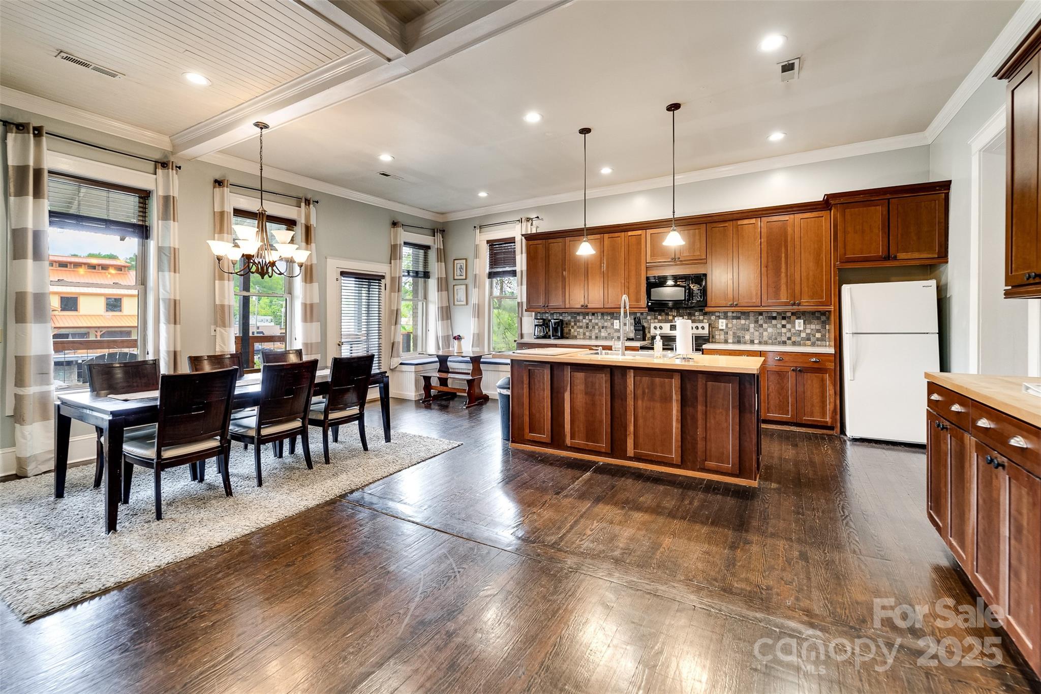 60 Everett Street Property Photo 7