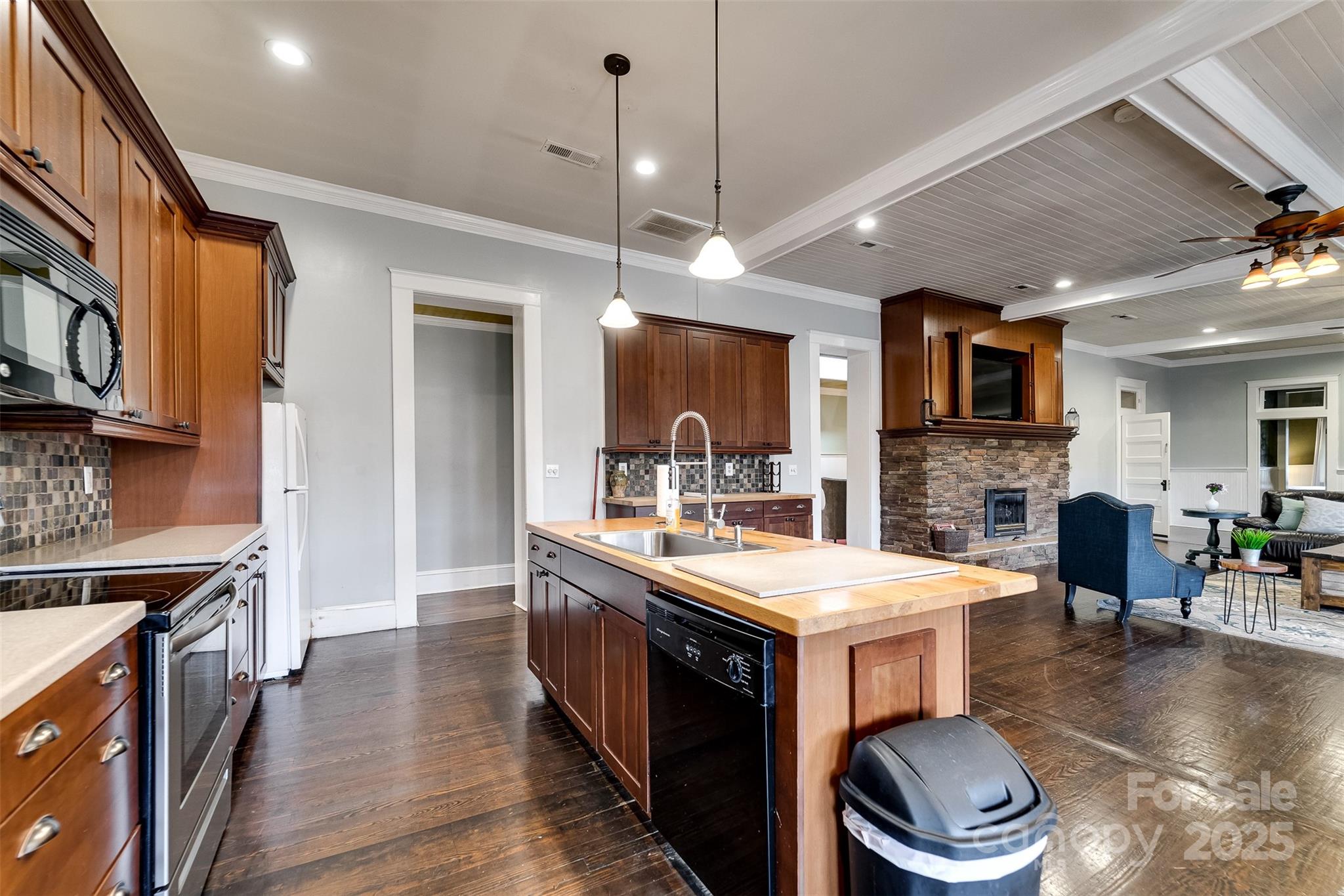 60 Everett Street Property Photo 12