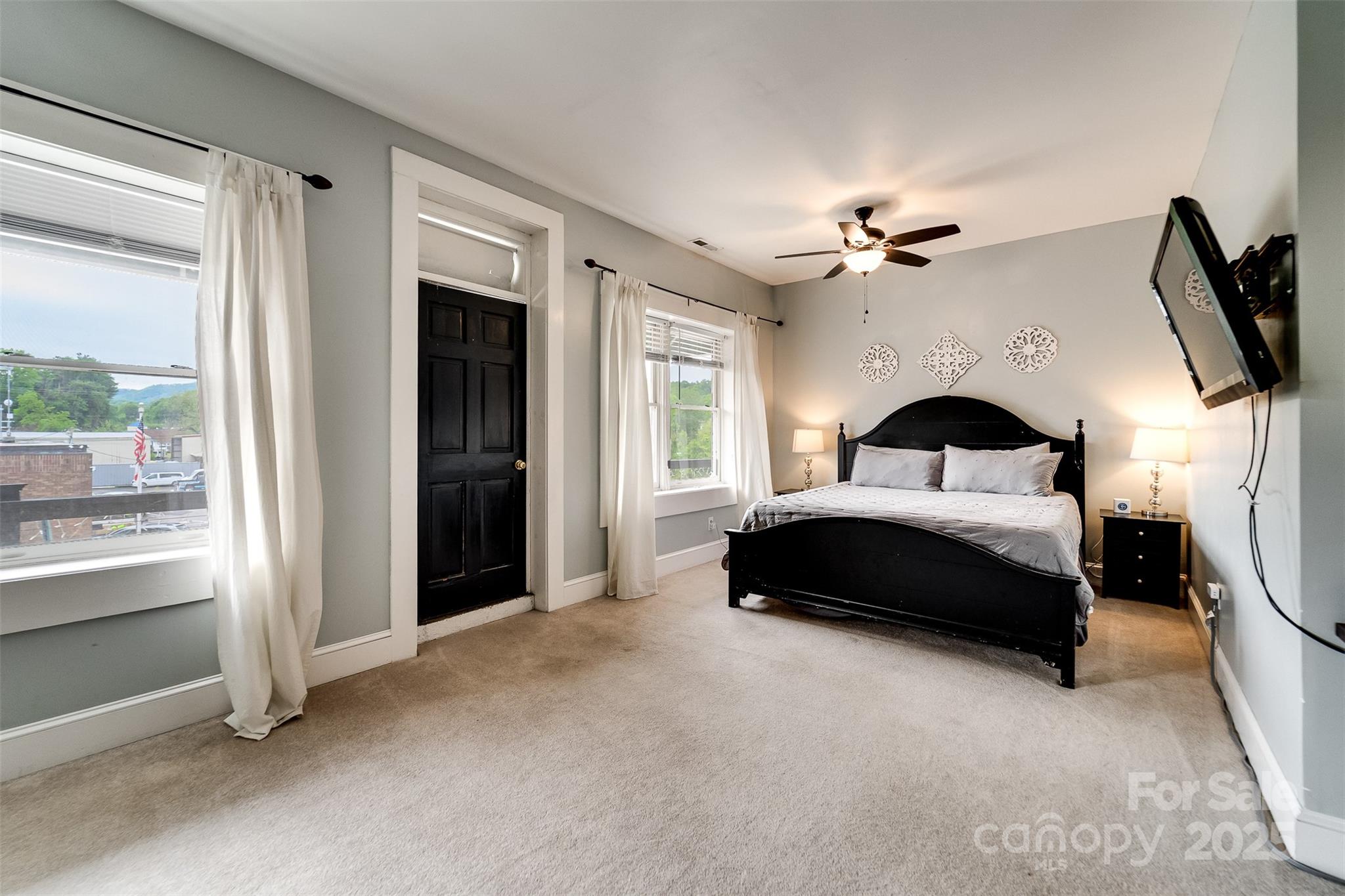 60 Everett Street Property Photo 32