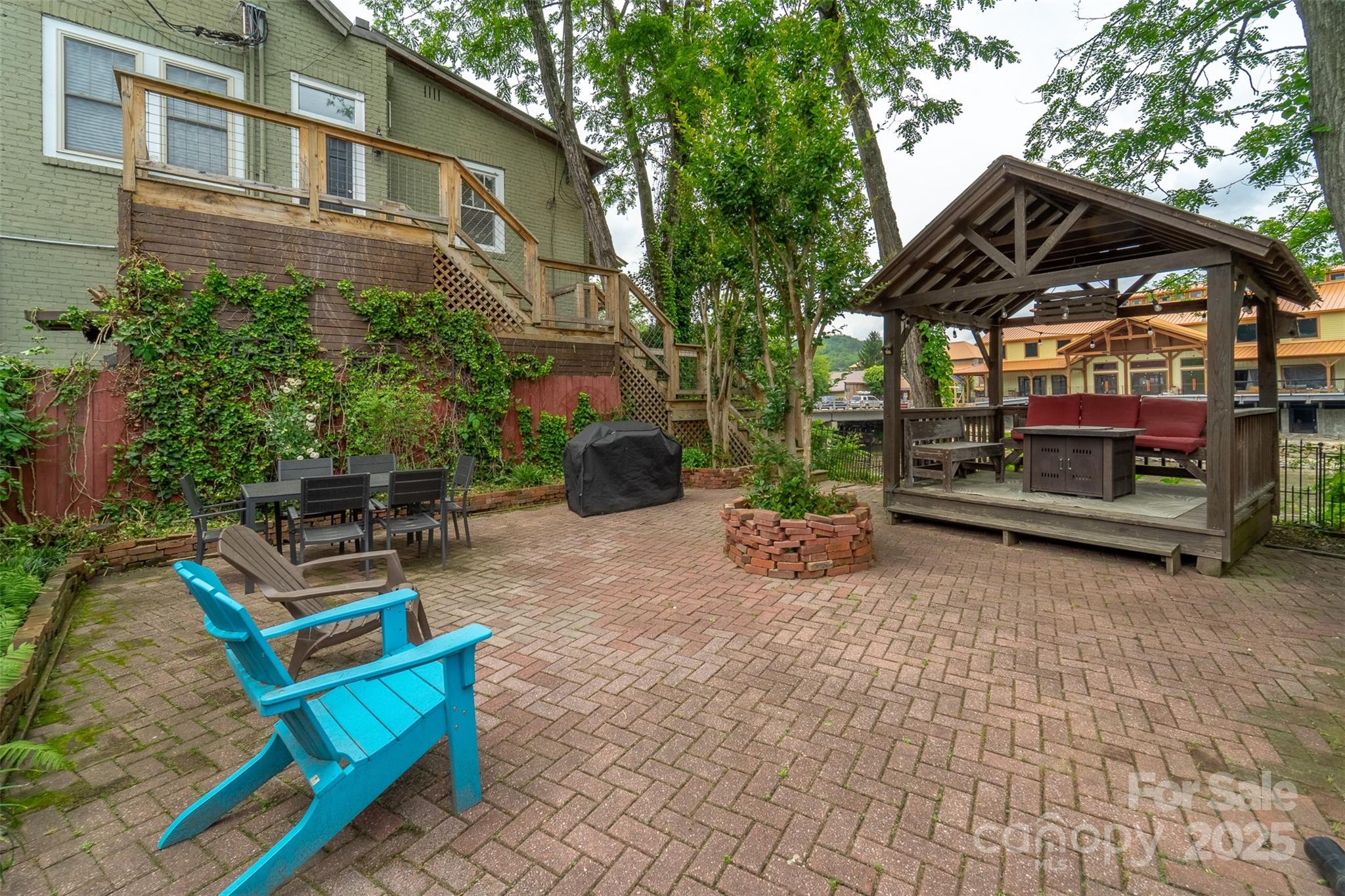 60 Everett Street Property Photo 43