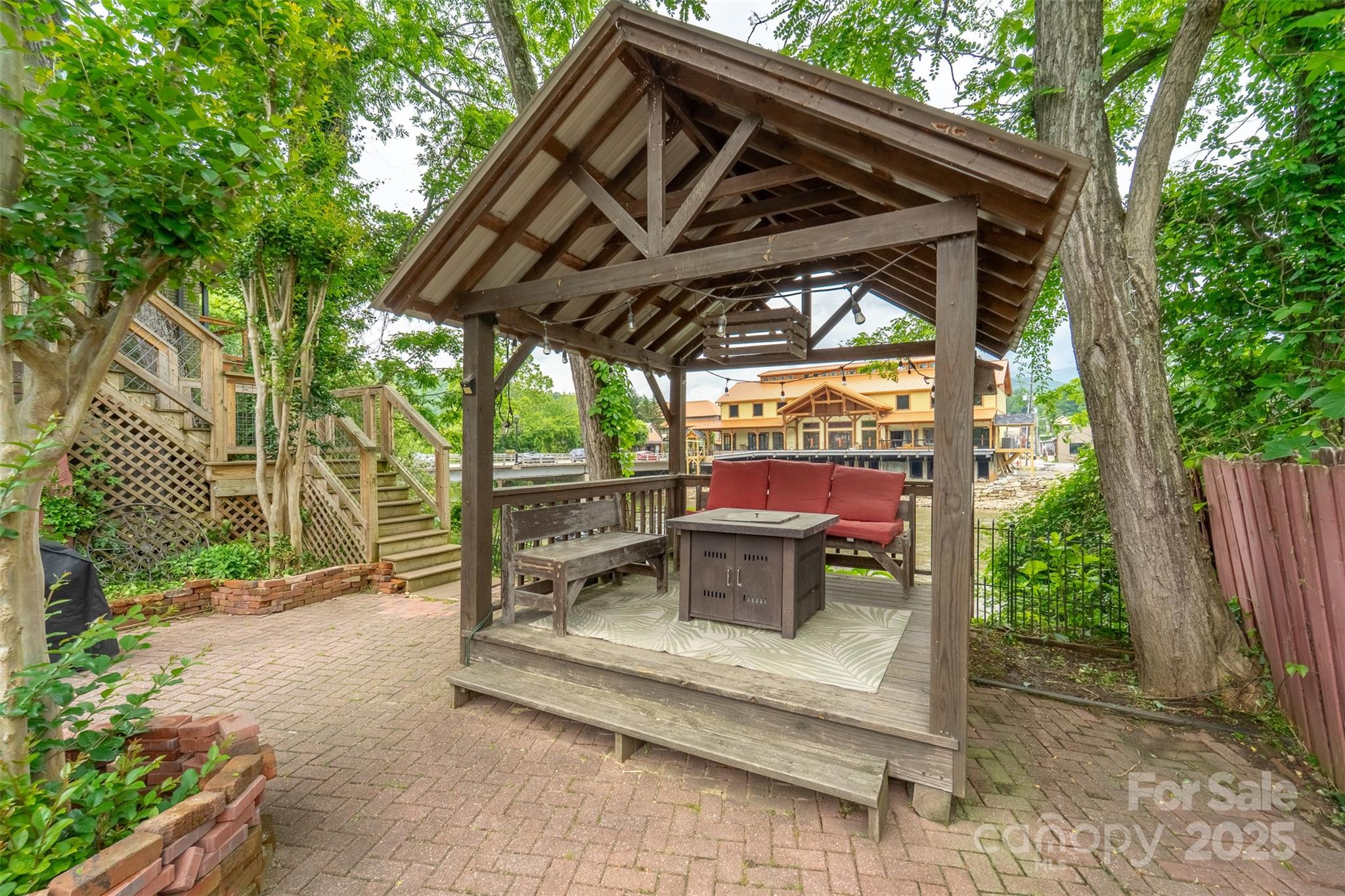 60 Everett Street Property Photo 44