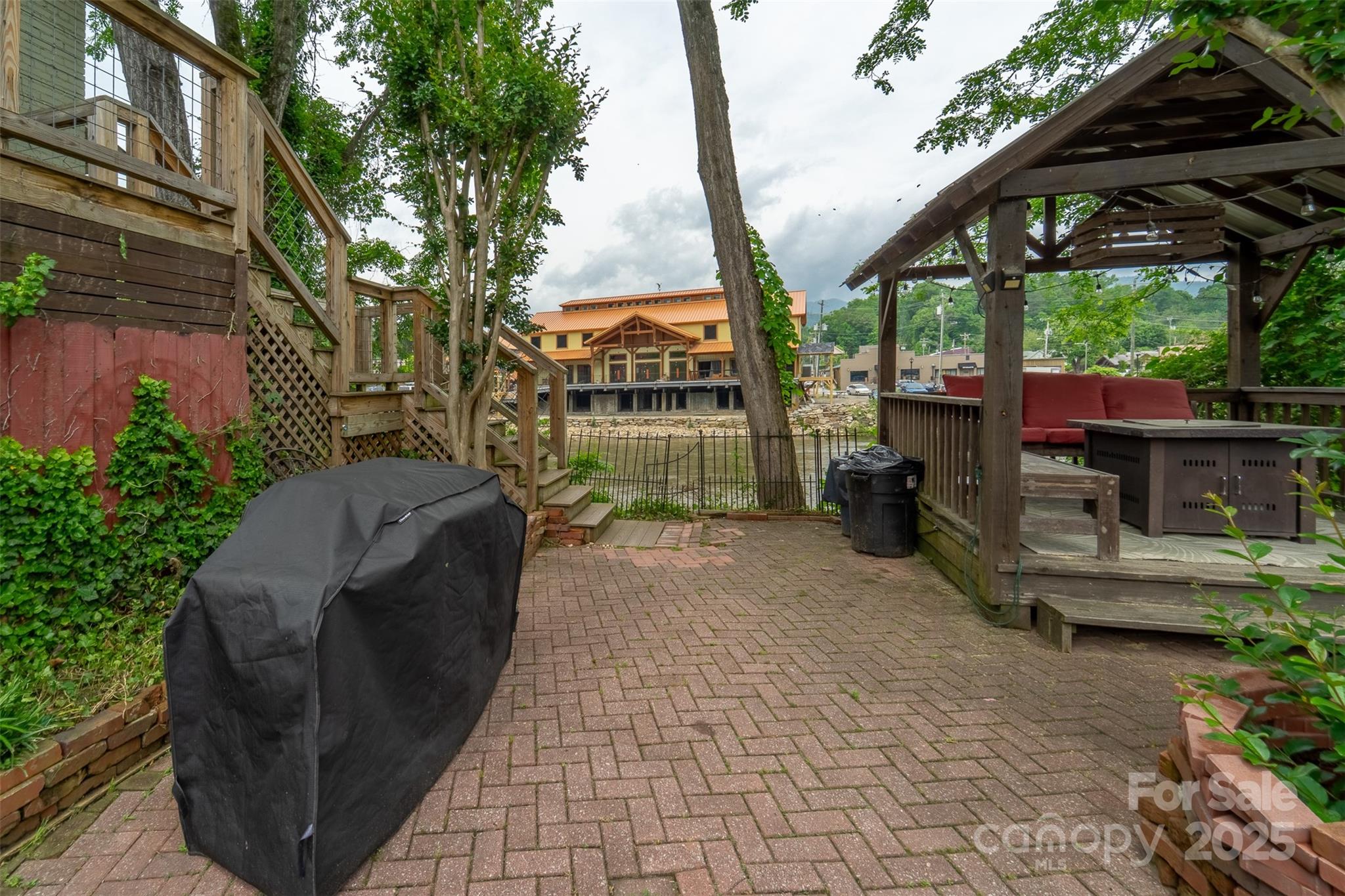 60 Everett Street Property Photo 48