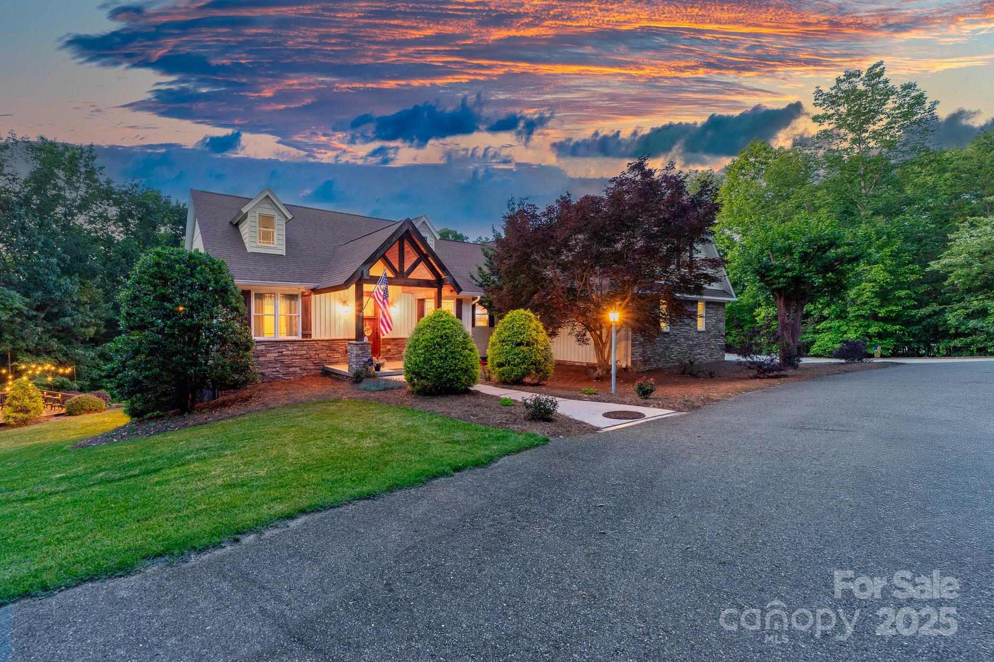 560 Blue Sky Drive Property Photo 1